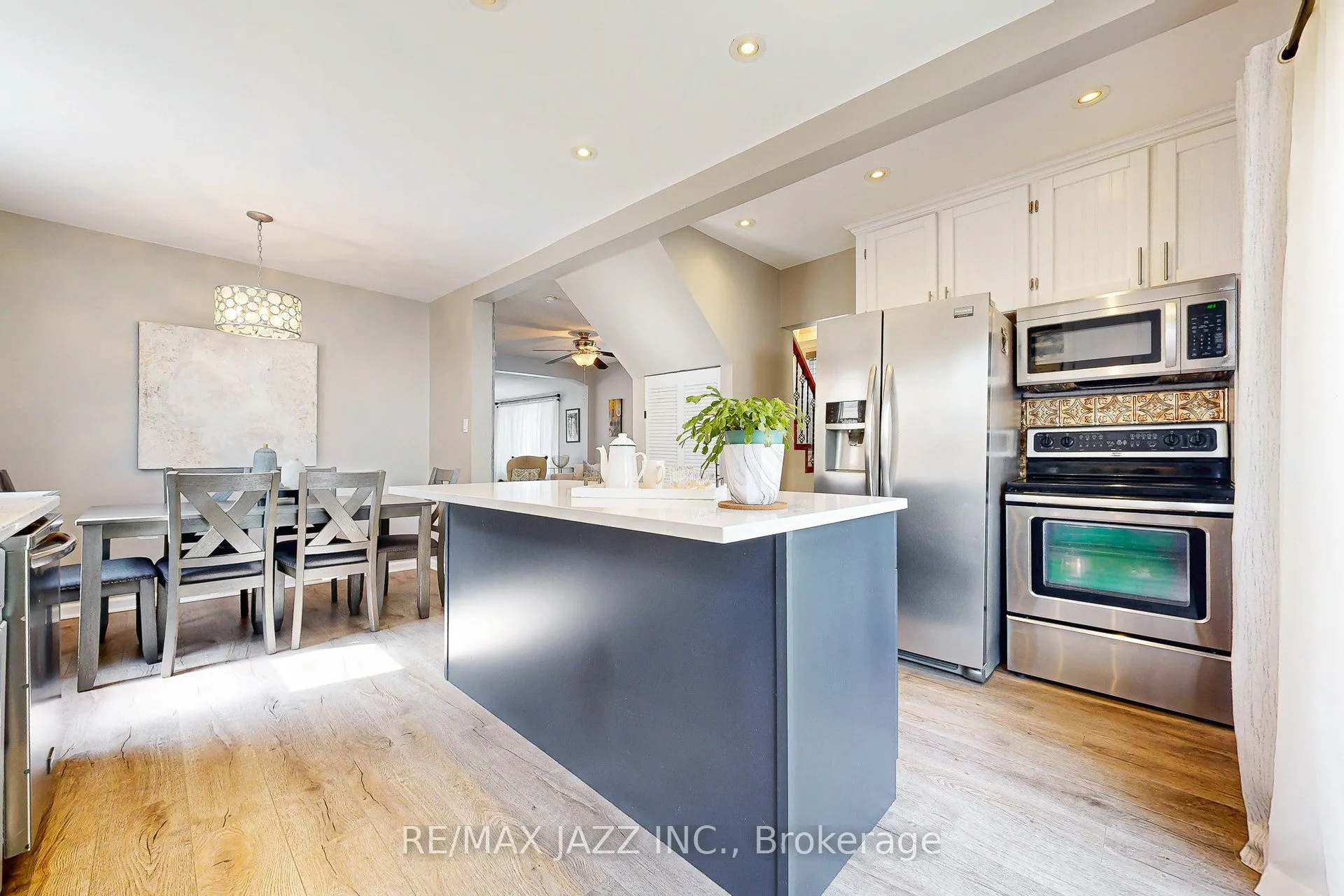 361 Oshawa Boulevard N