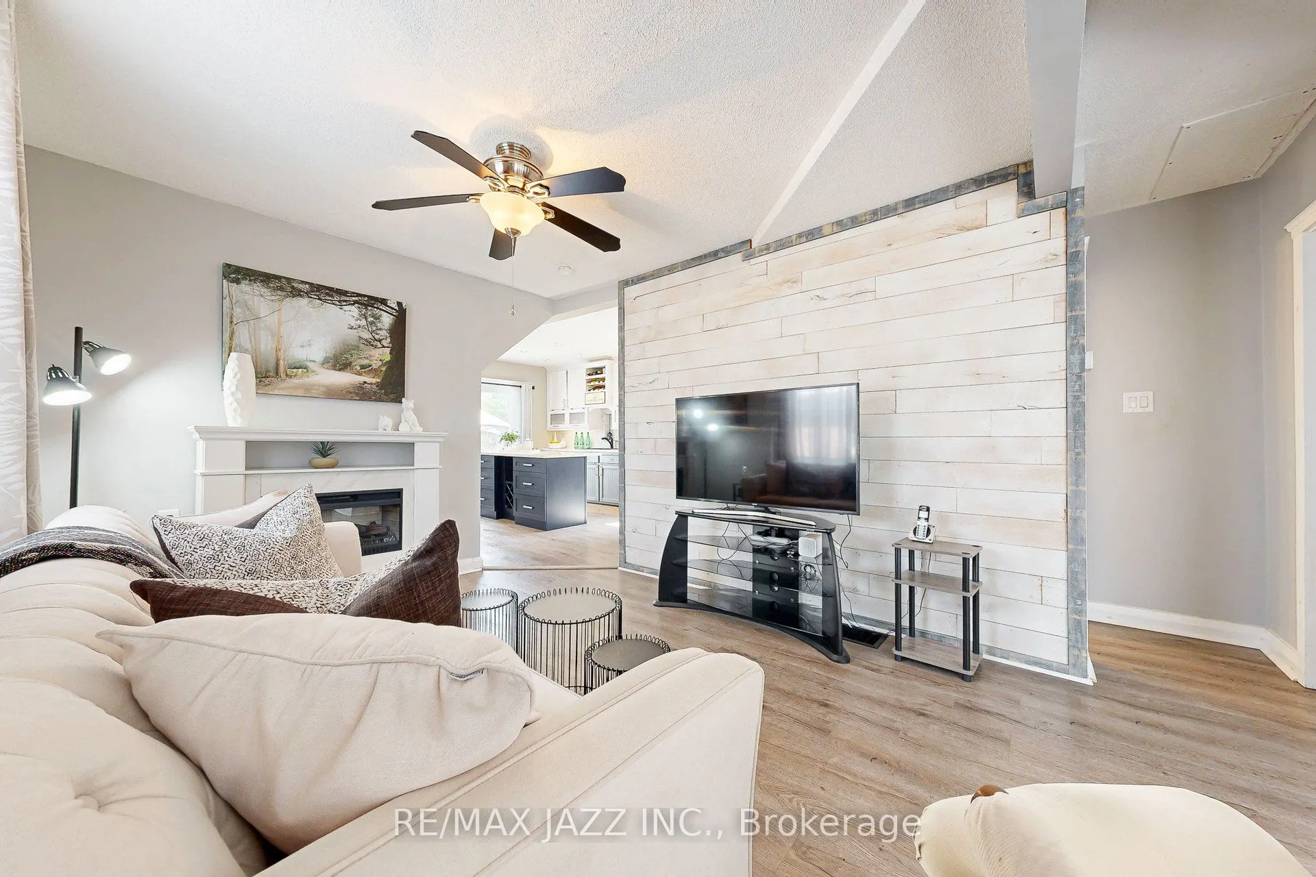 361 Oshawa Boulevard N