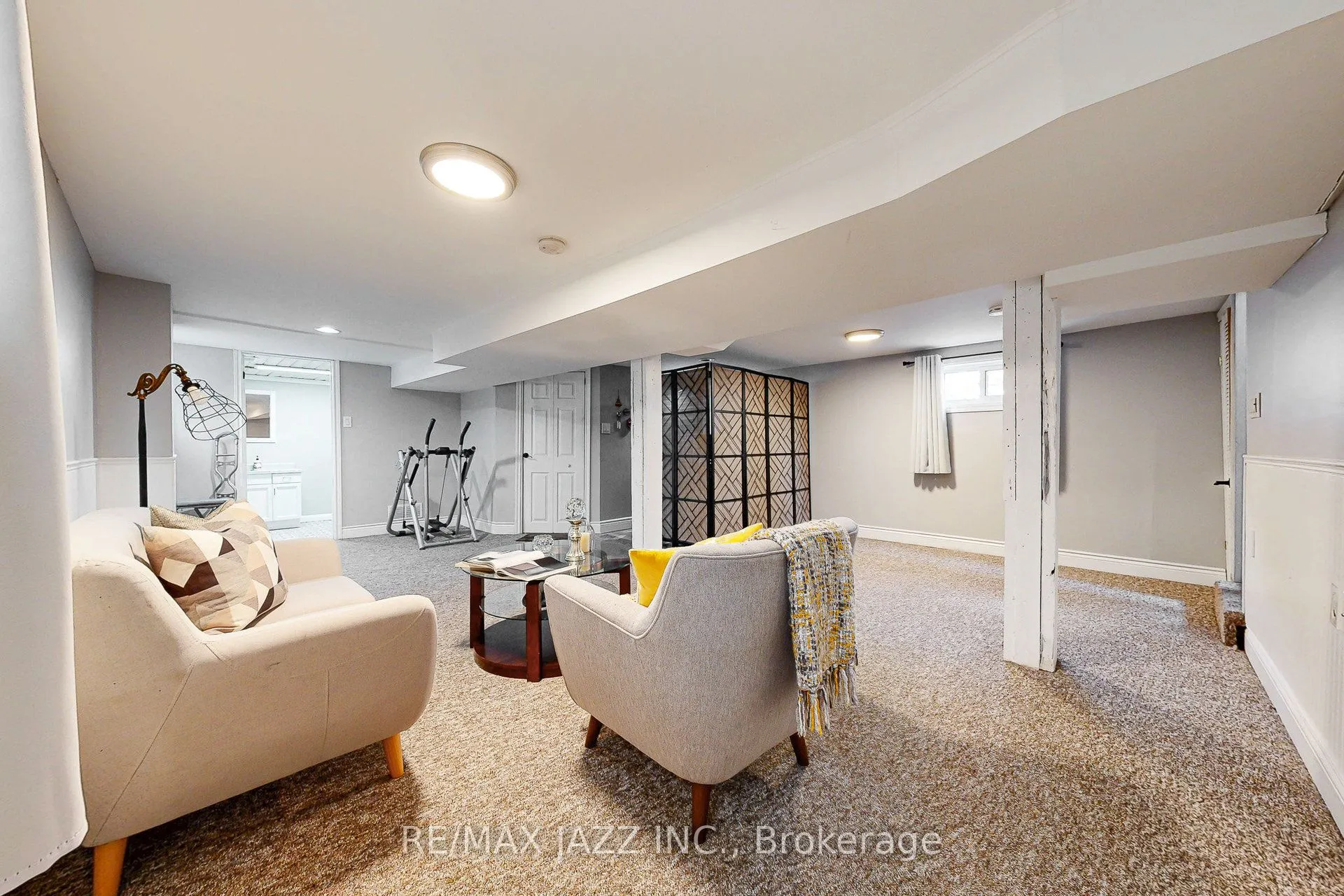 361 Oshawa Boulevard N