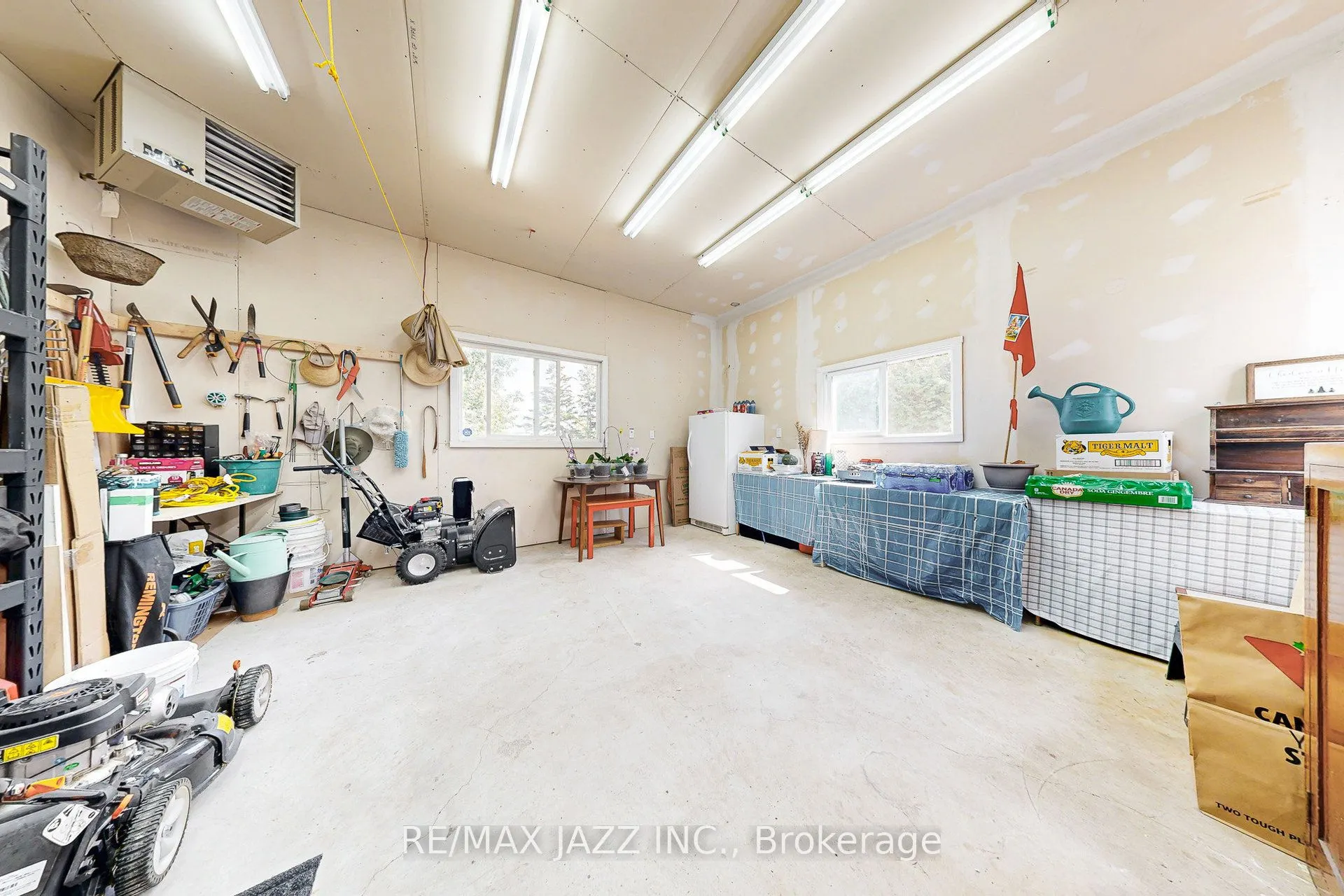 361 Oshawa Boulevard N