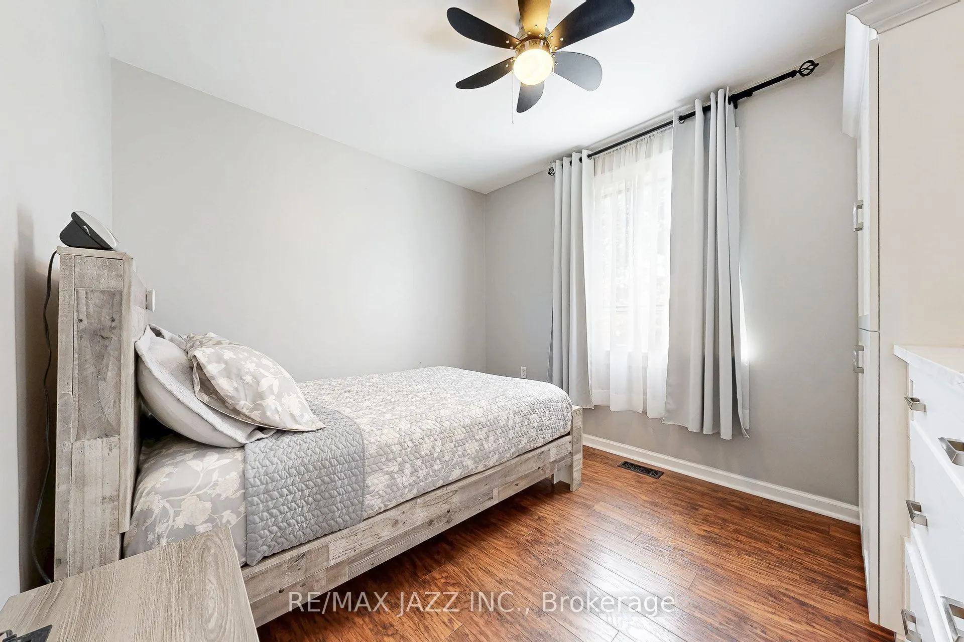 361 Oshawa Boulevard N