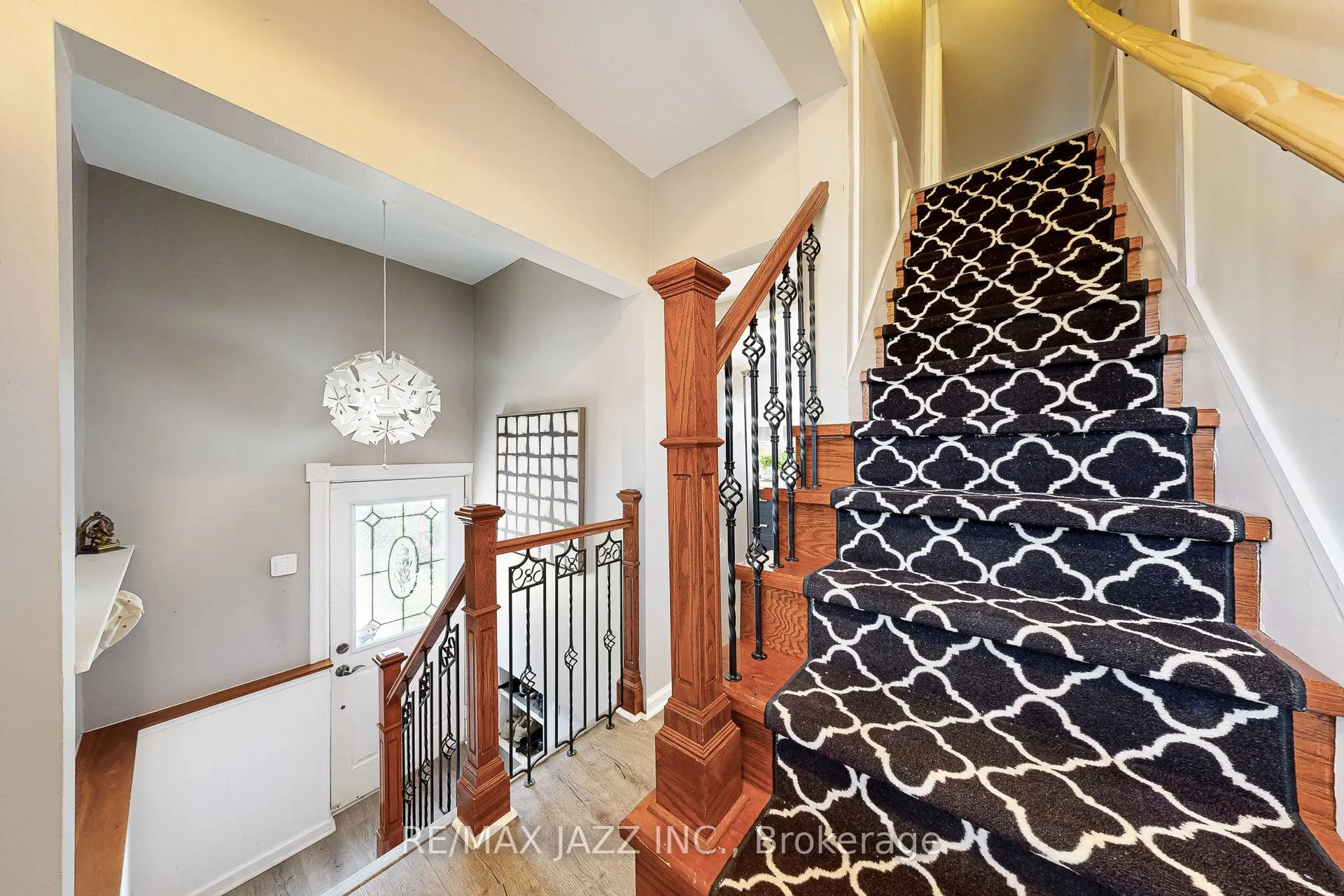 361 Oshawa Boulevard N
