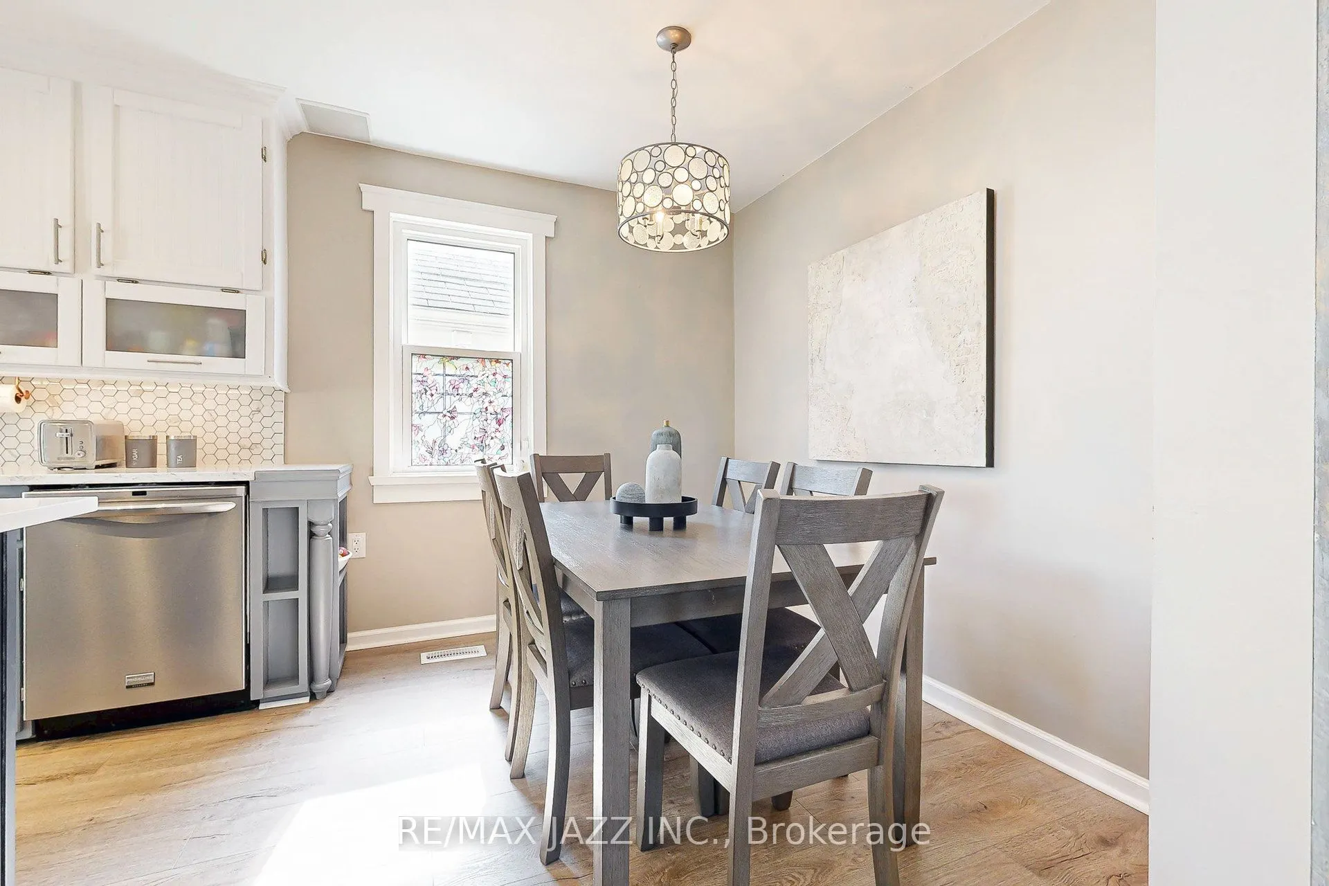 361 Oshawa Boulevard N