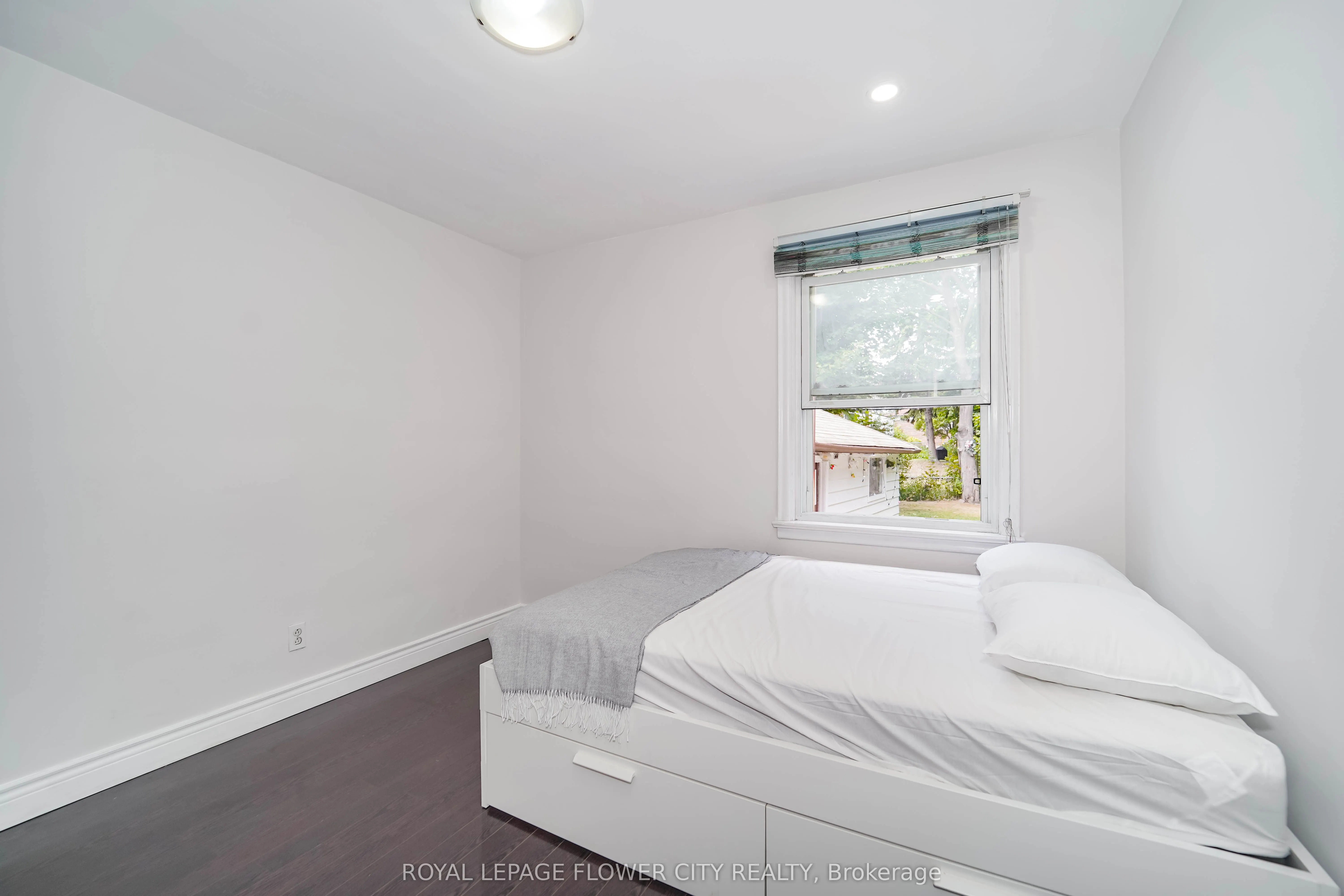 16 Scranton Road S