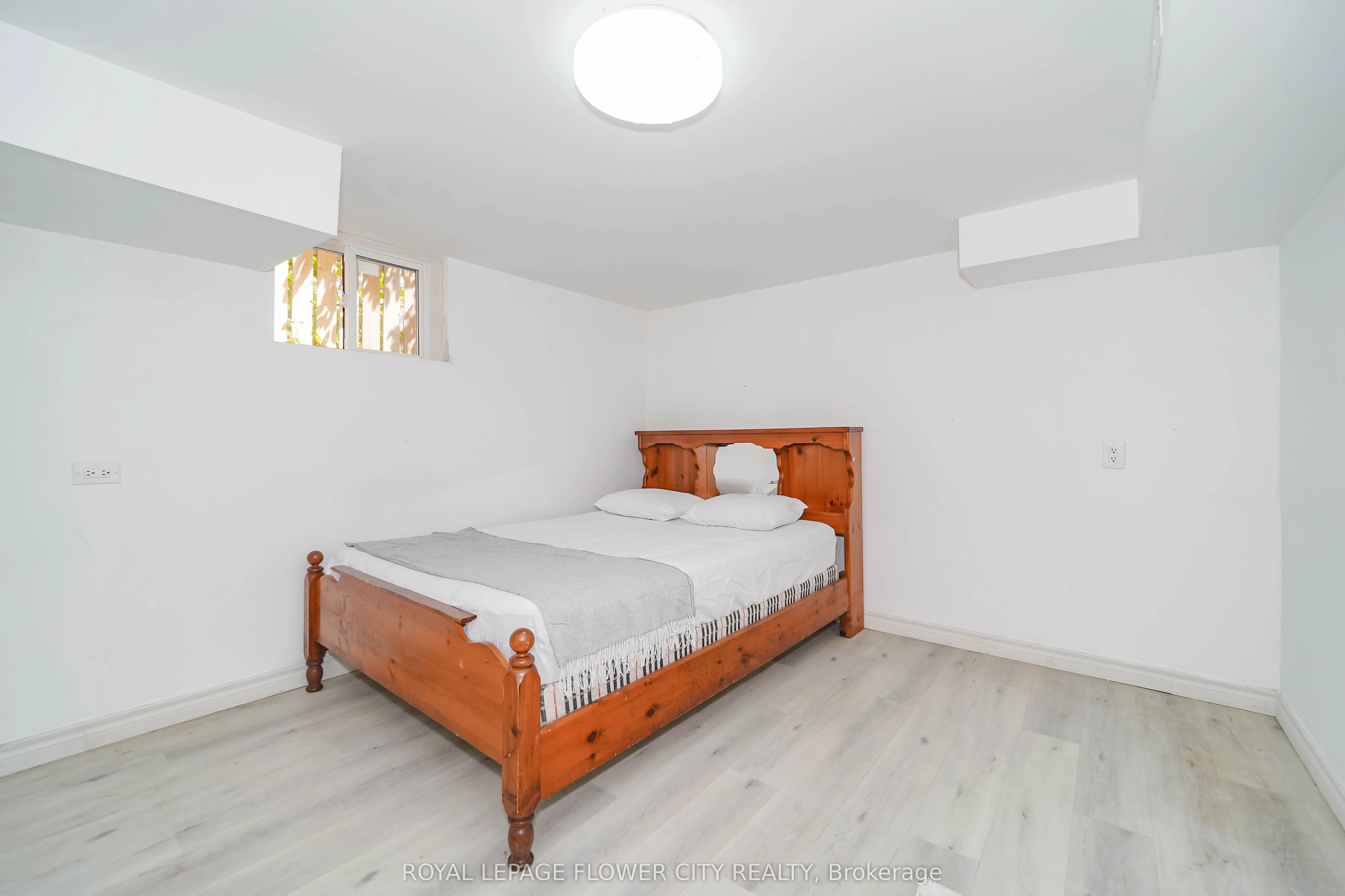 16 Scranton Road S