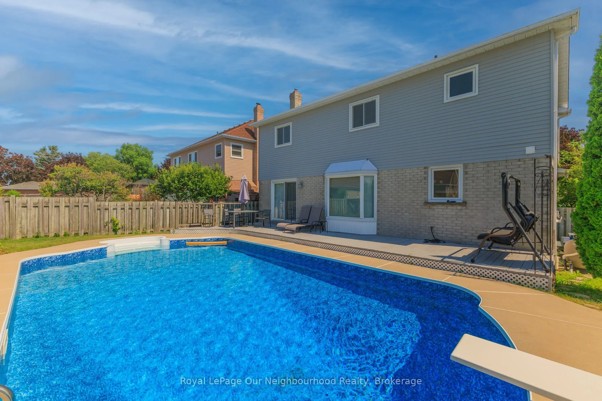 10 Holden Court