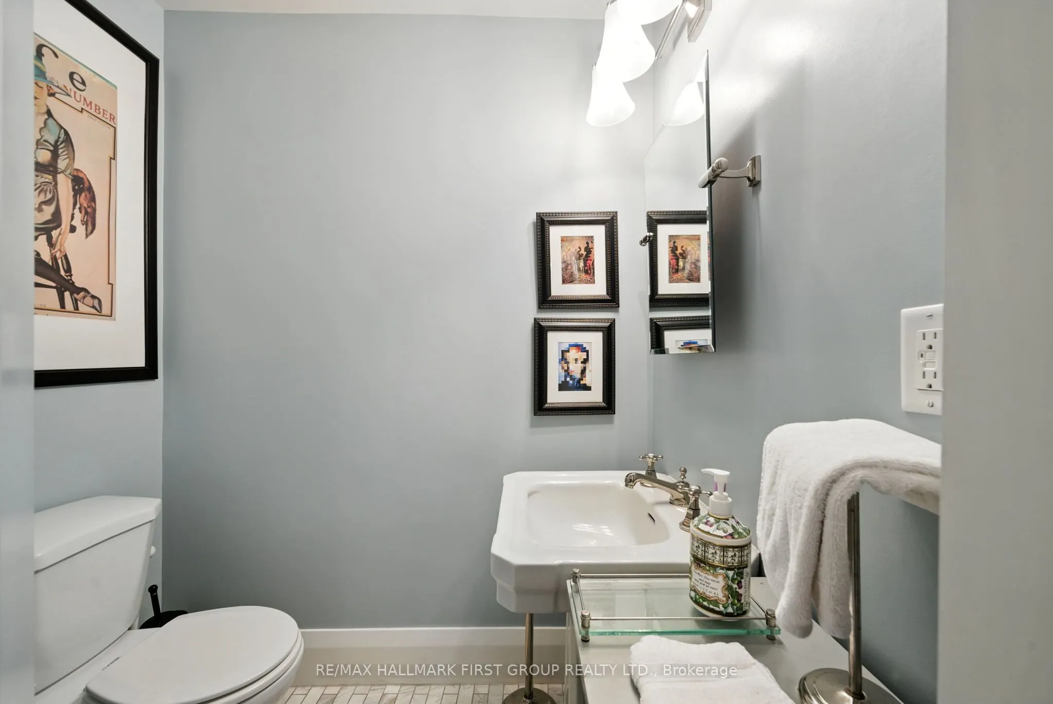 622 Simcoe Street N, #Main/Second Floor