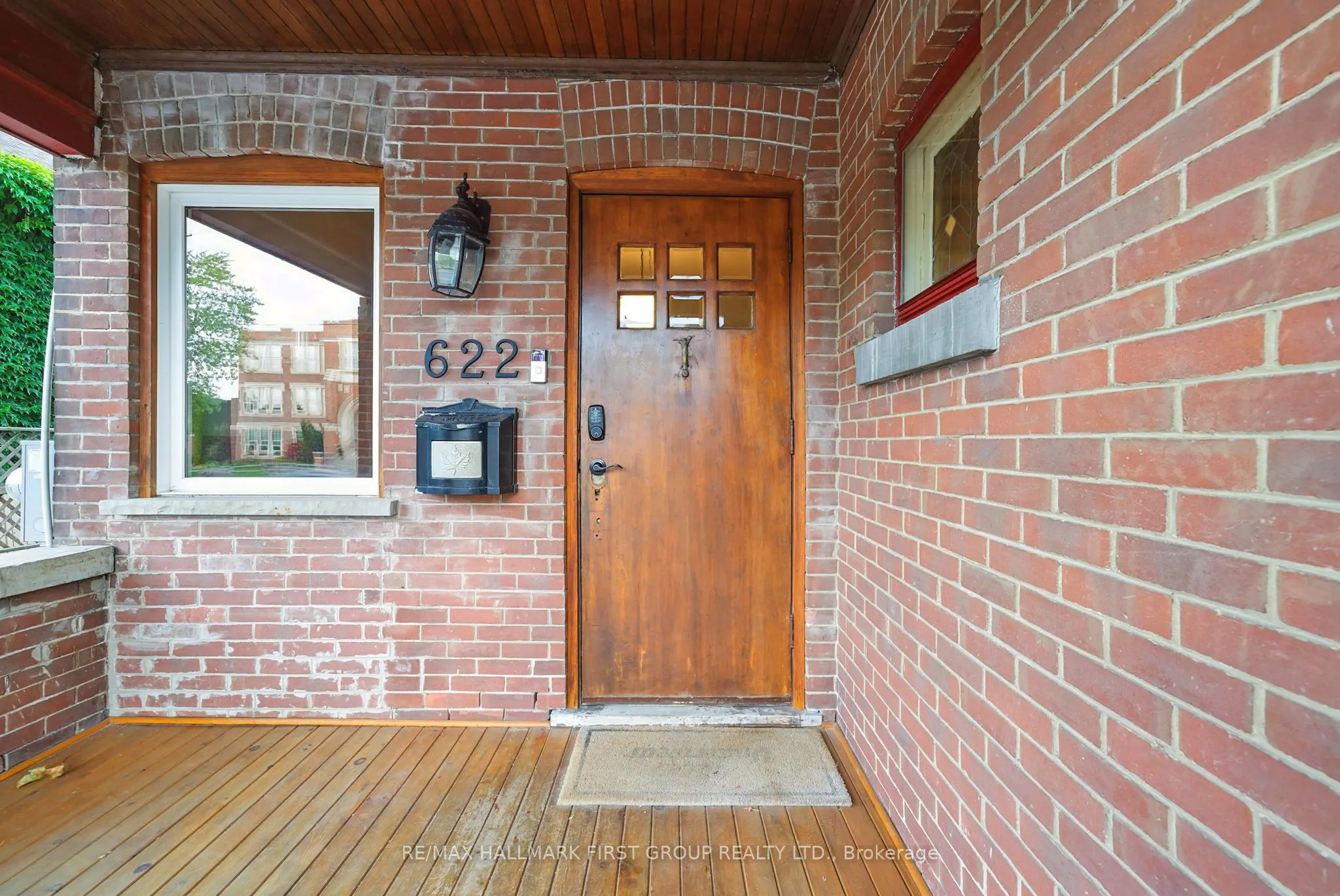 622 Simcoe Street N, #Main/Second Floor