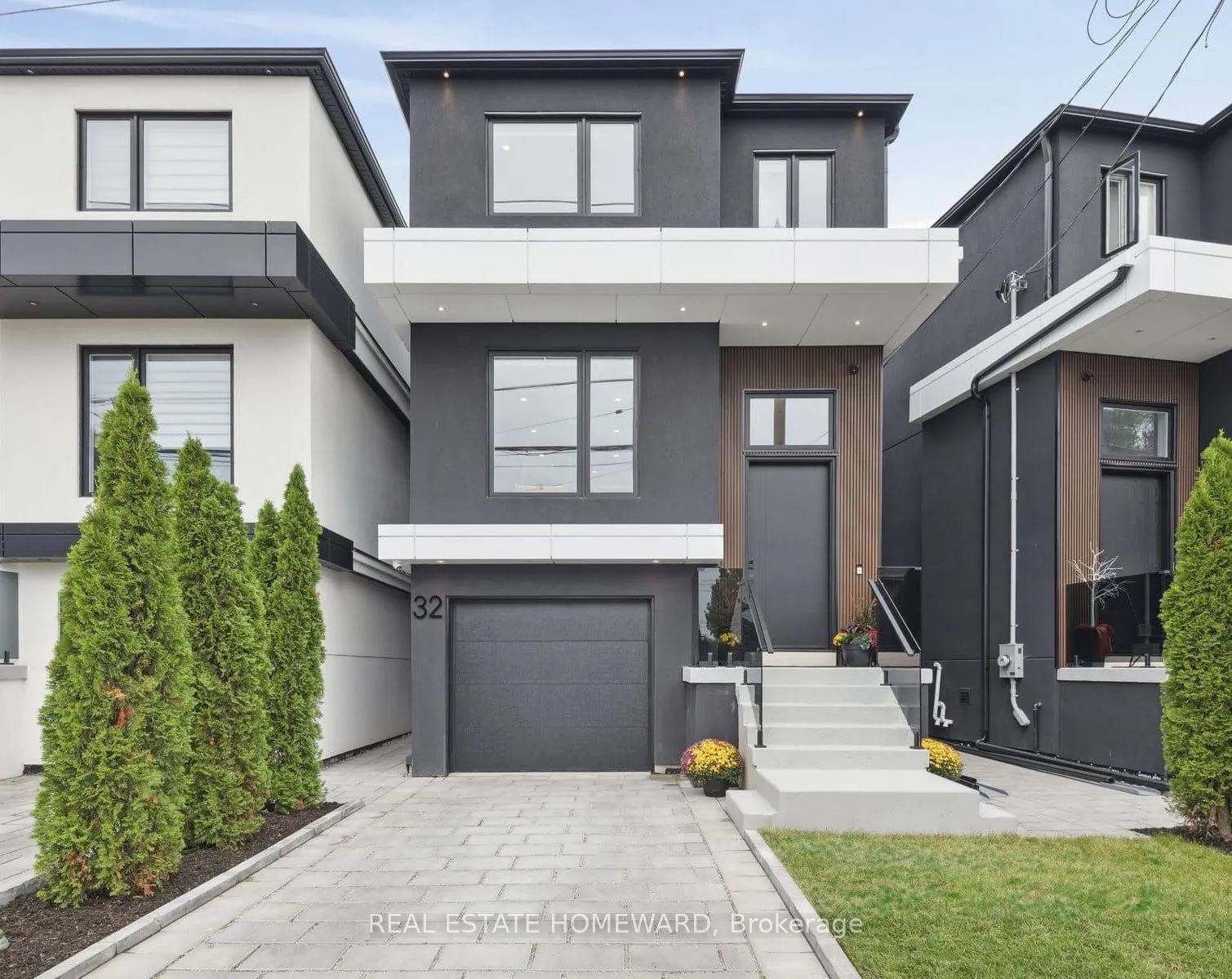 32 Westlake Crescent