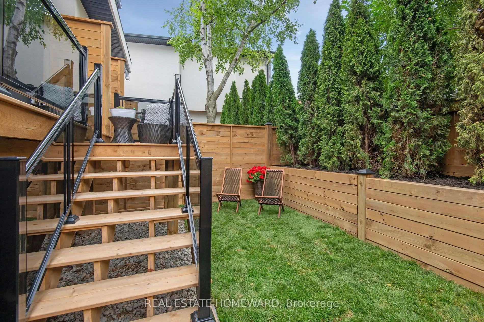 32 Westlake Crescent