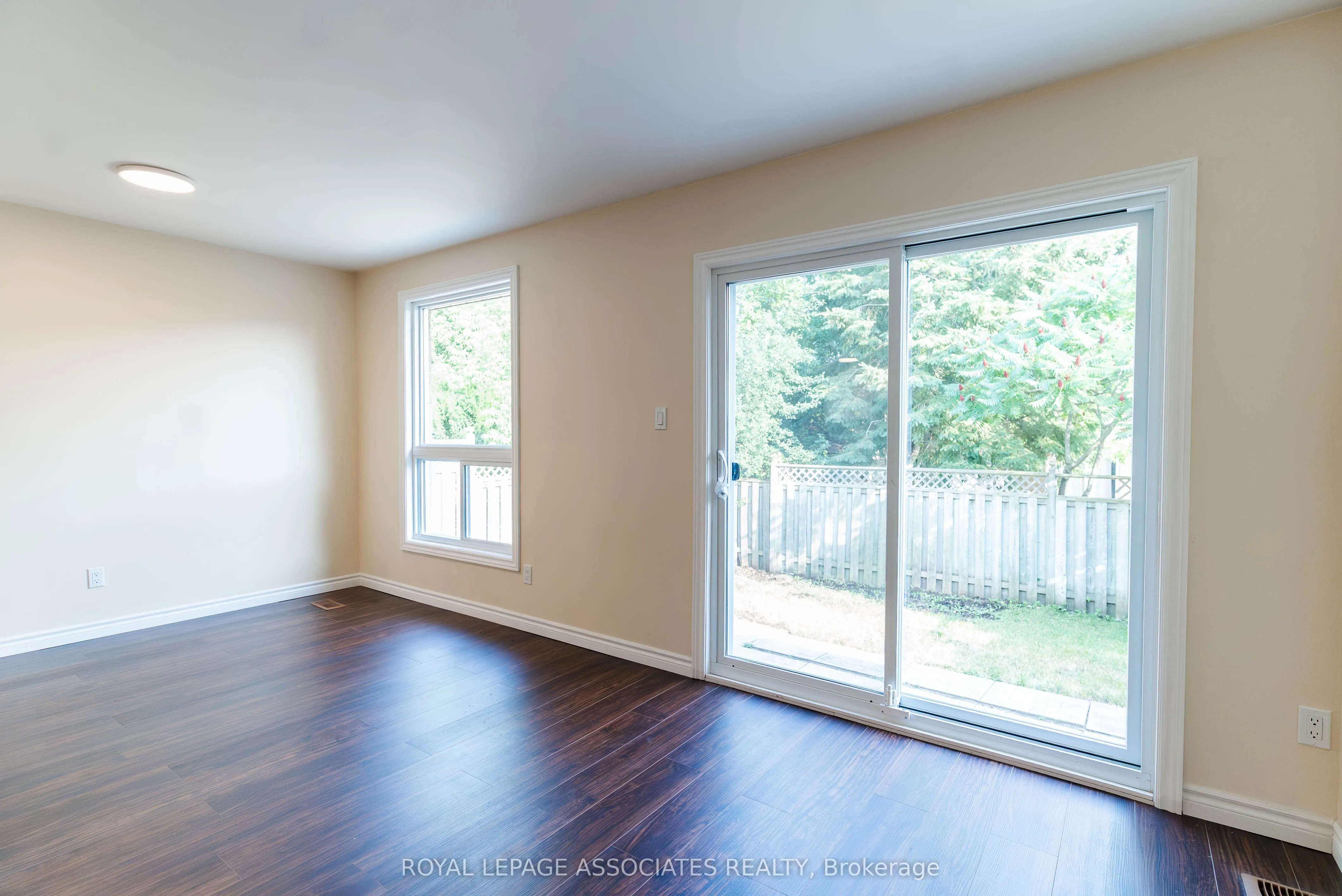 1553 Norwill Crescent