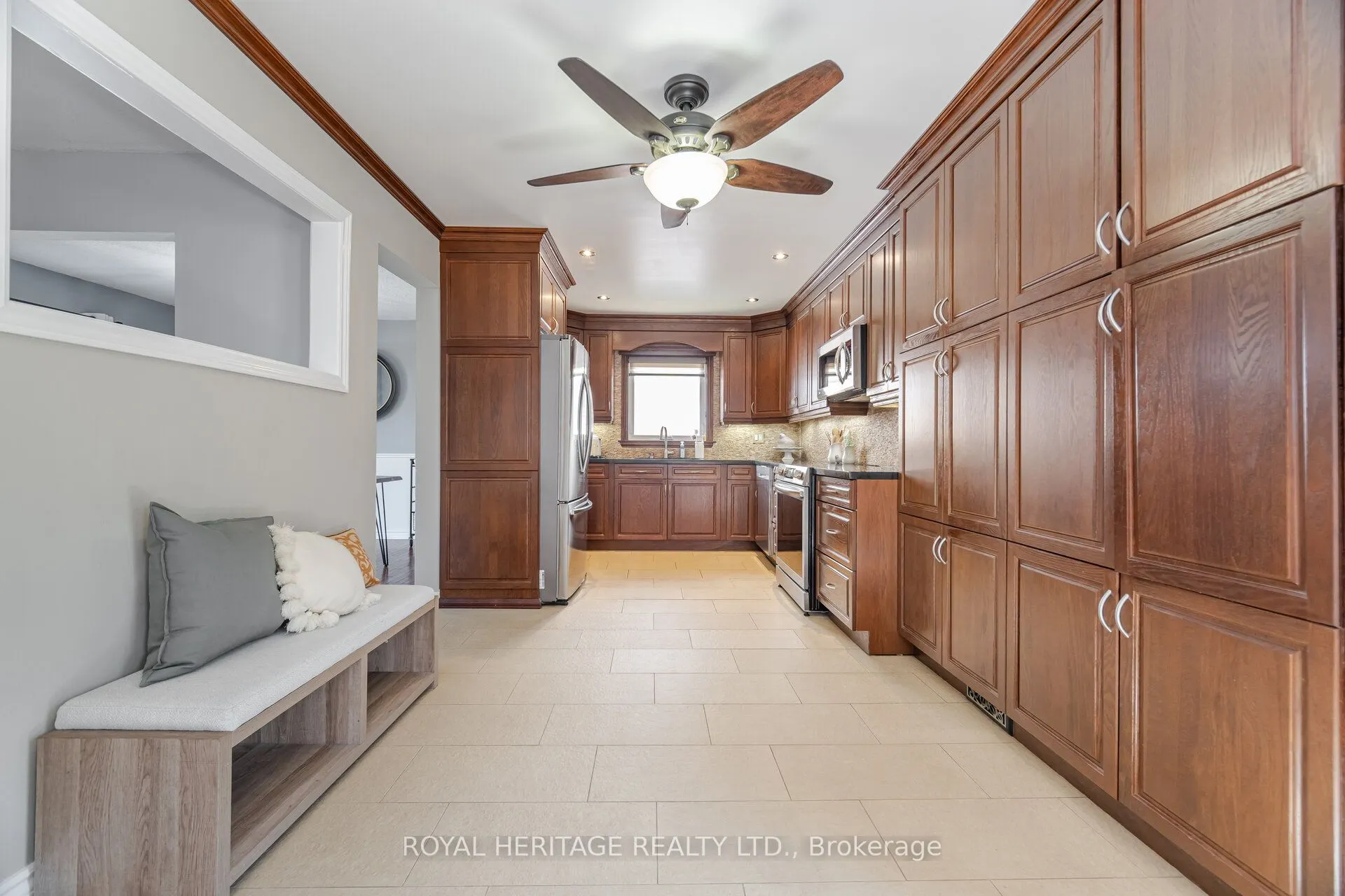 6 Field Crescent