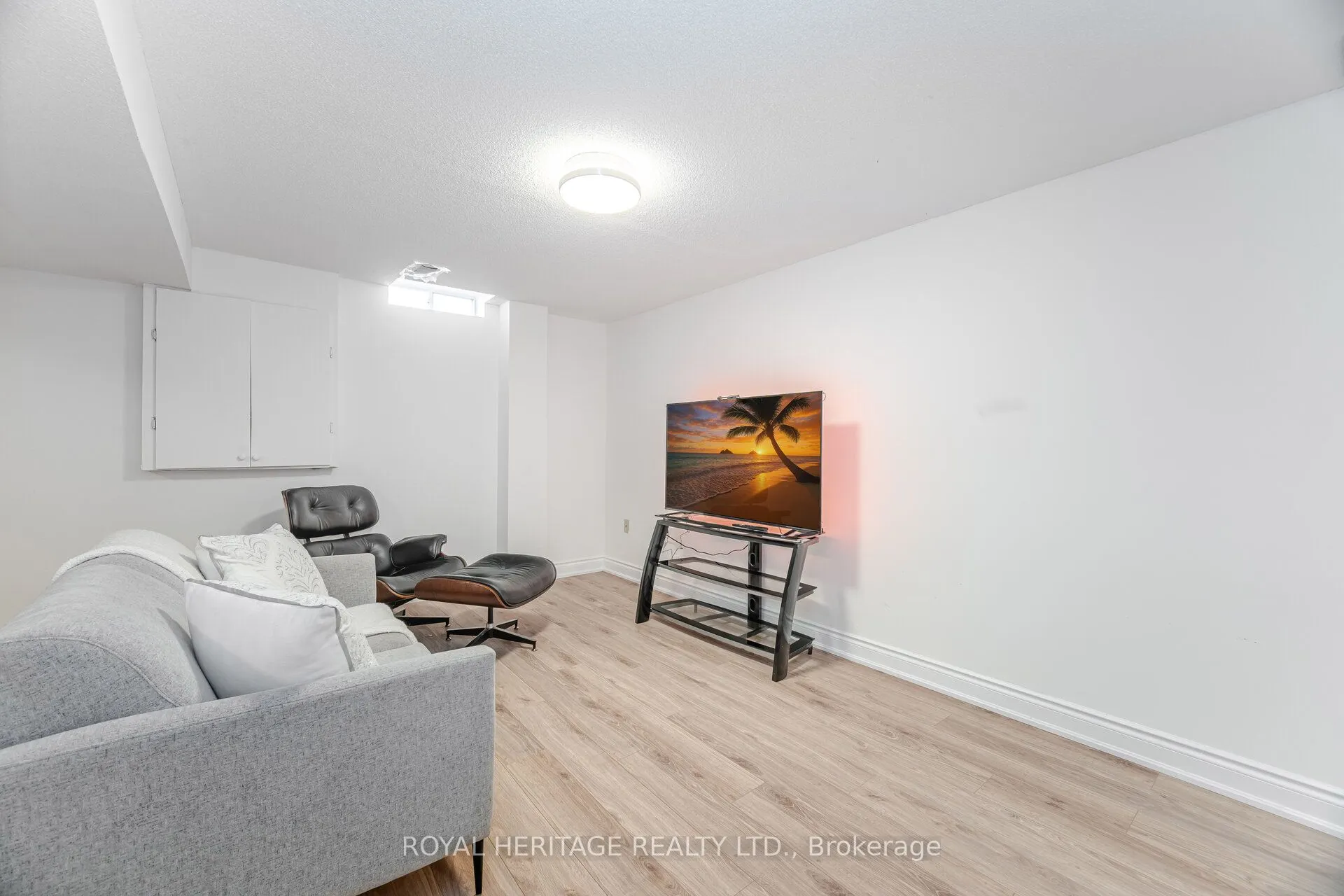 6 Field Crescent