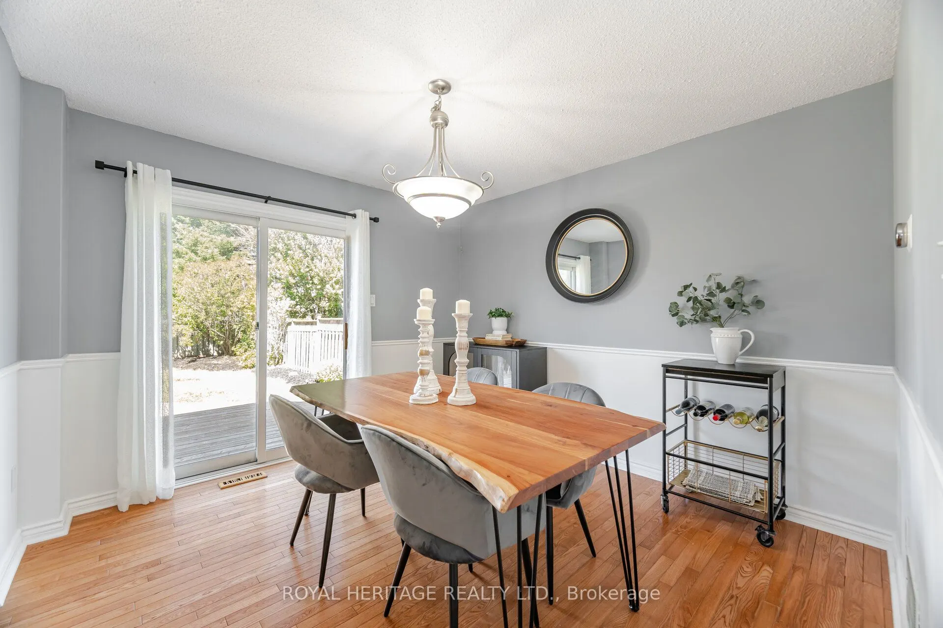 6 Field Crescent
