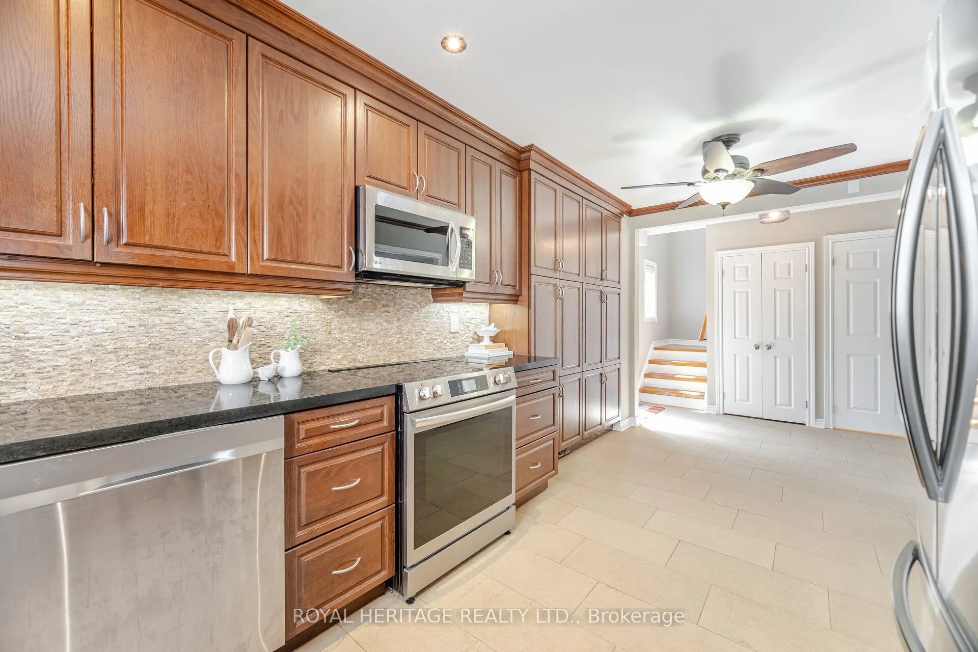 6 Field Crescent