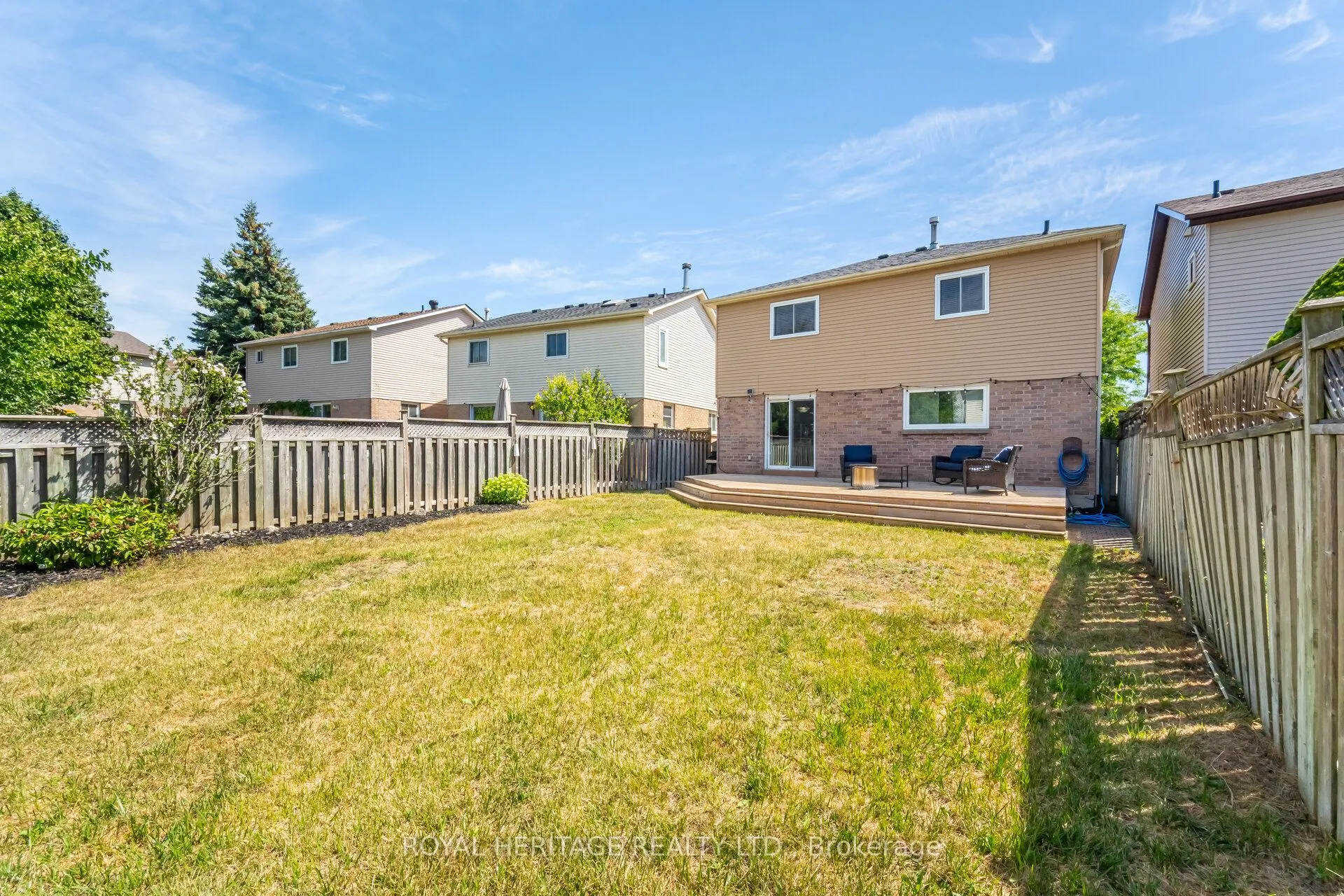 6 Field Crescent