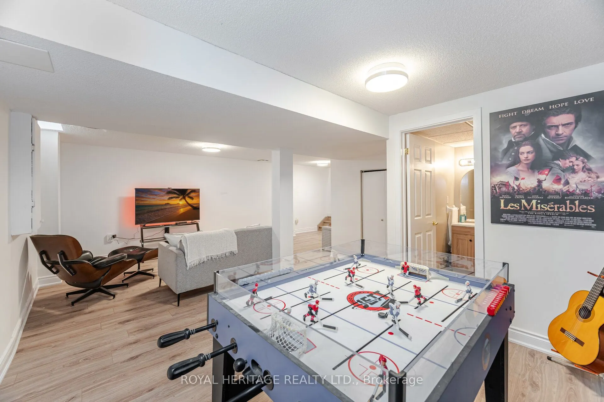 6 Field Crescent