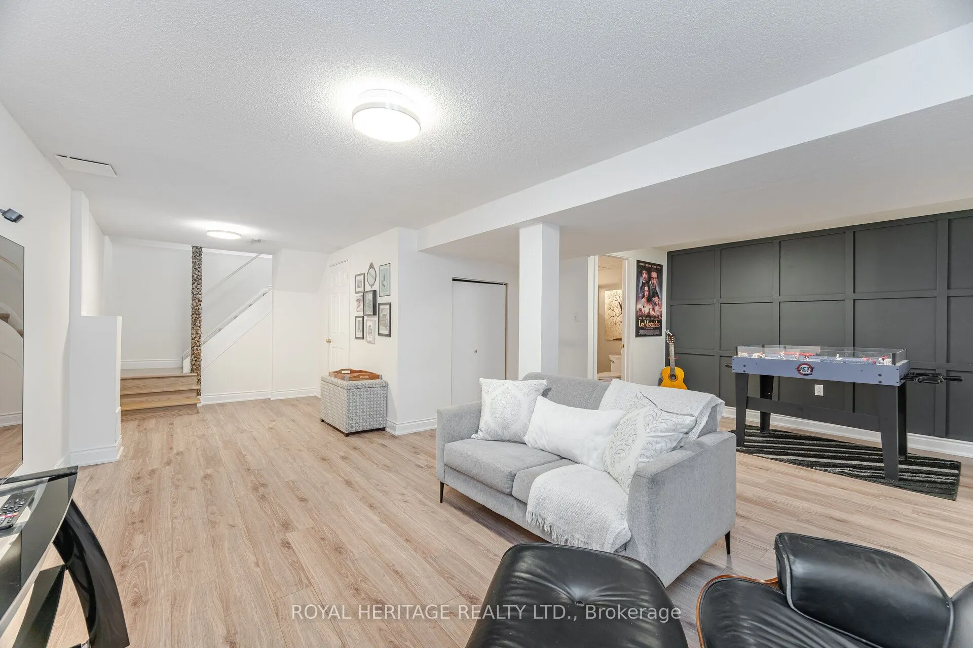 6 Field Crescent