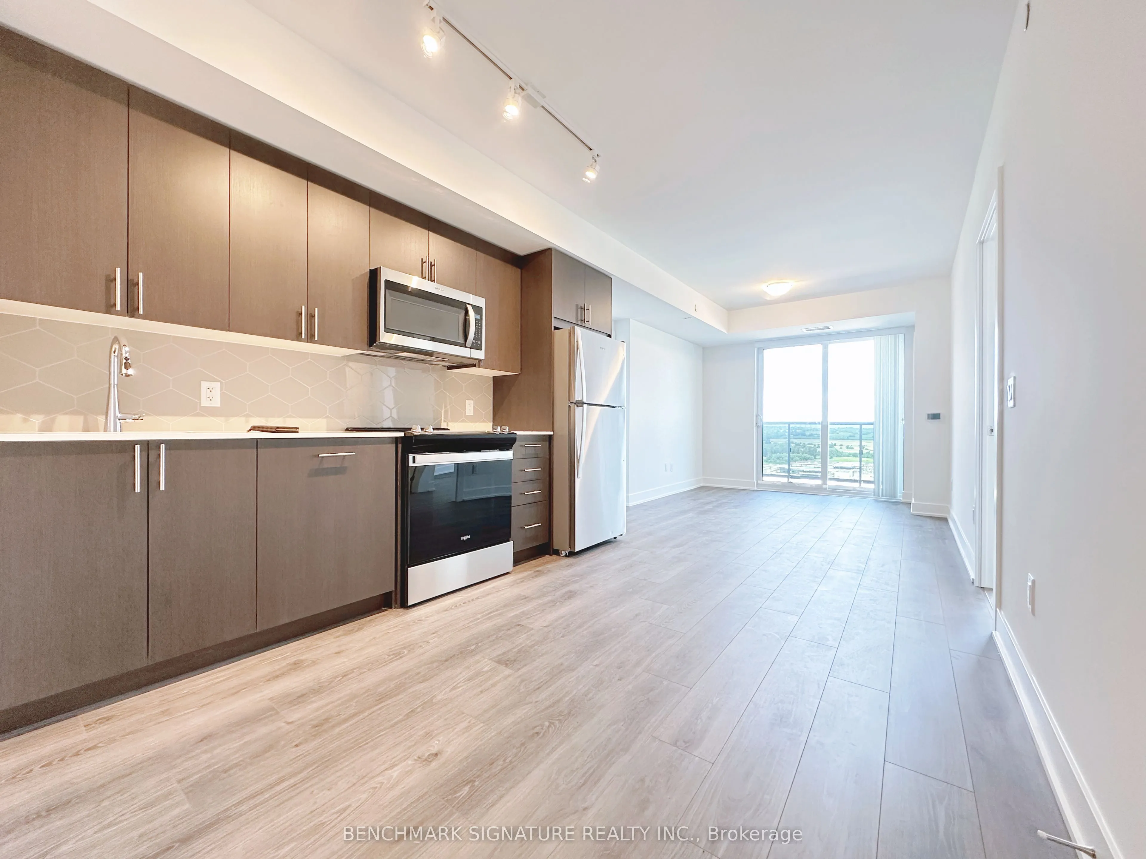 2545 Simcoe Street N, #2318