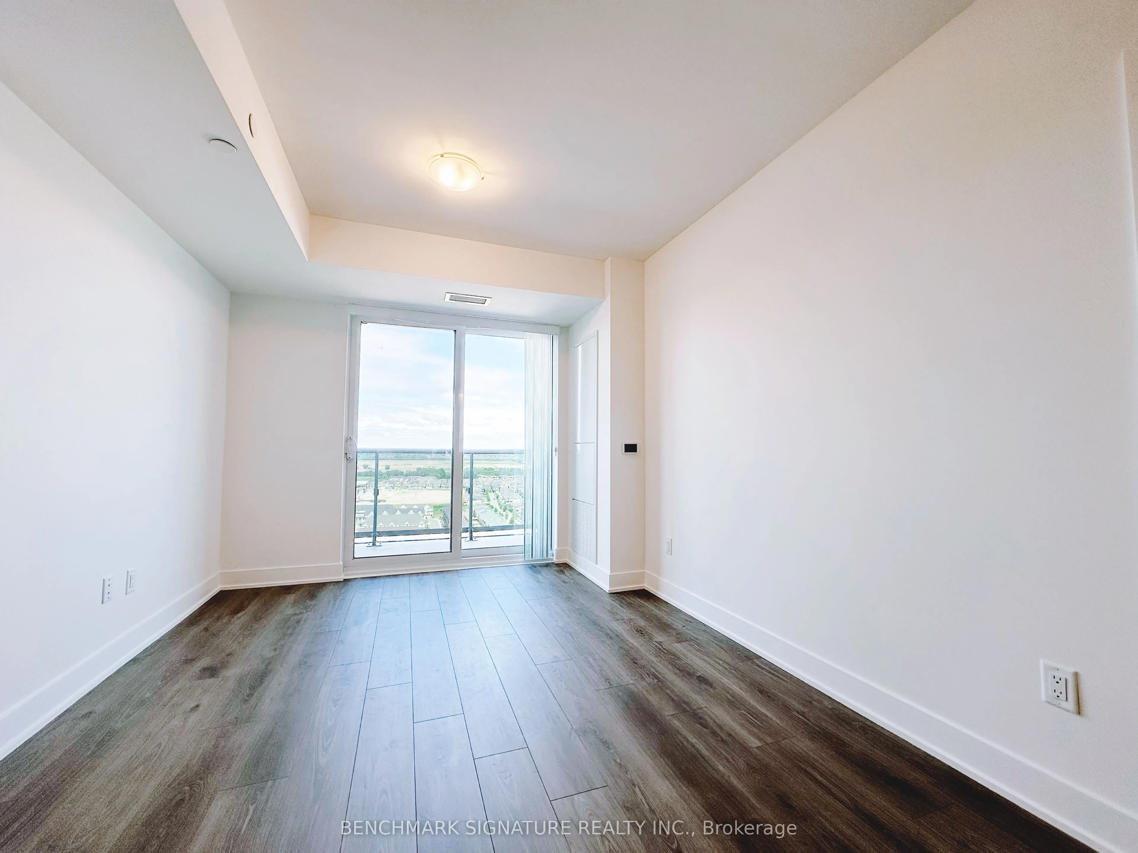 2545 Simcoe Street N, #2318