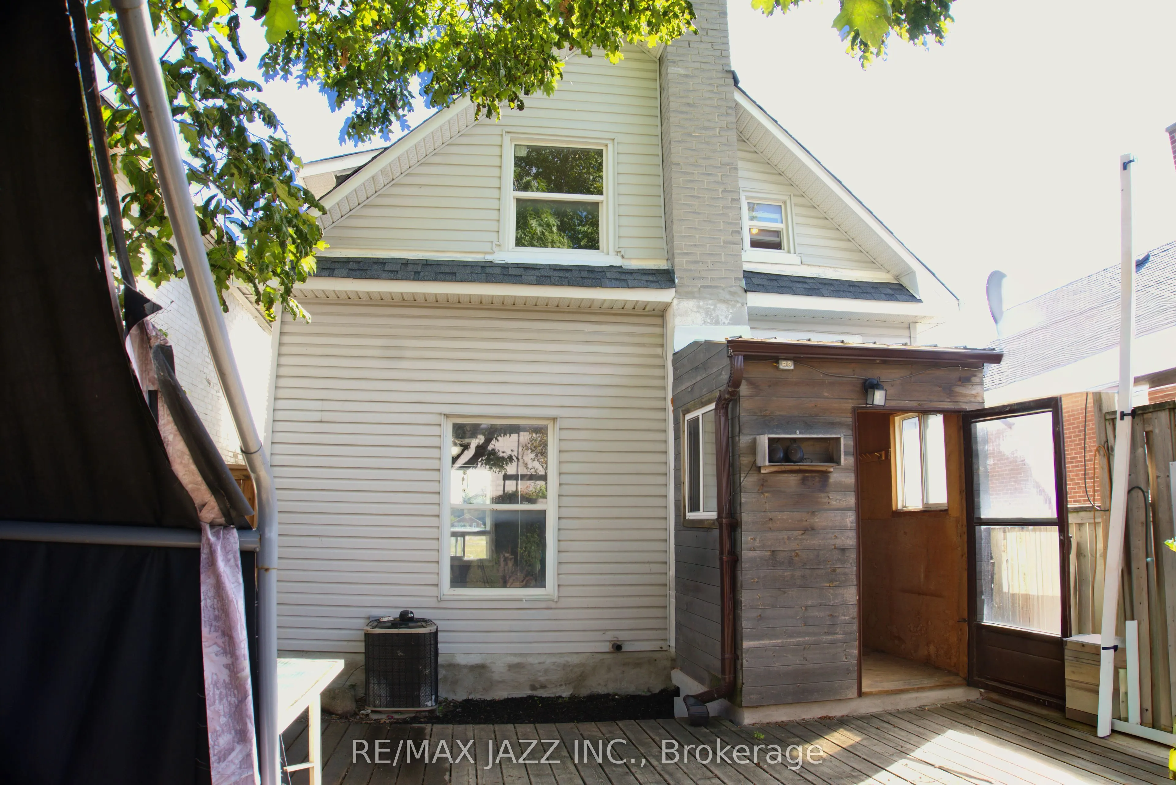 318 Ritson Road N