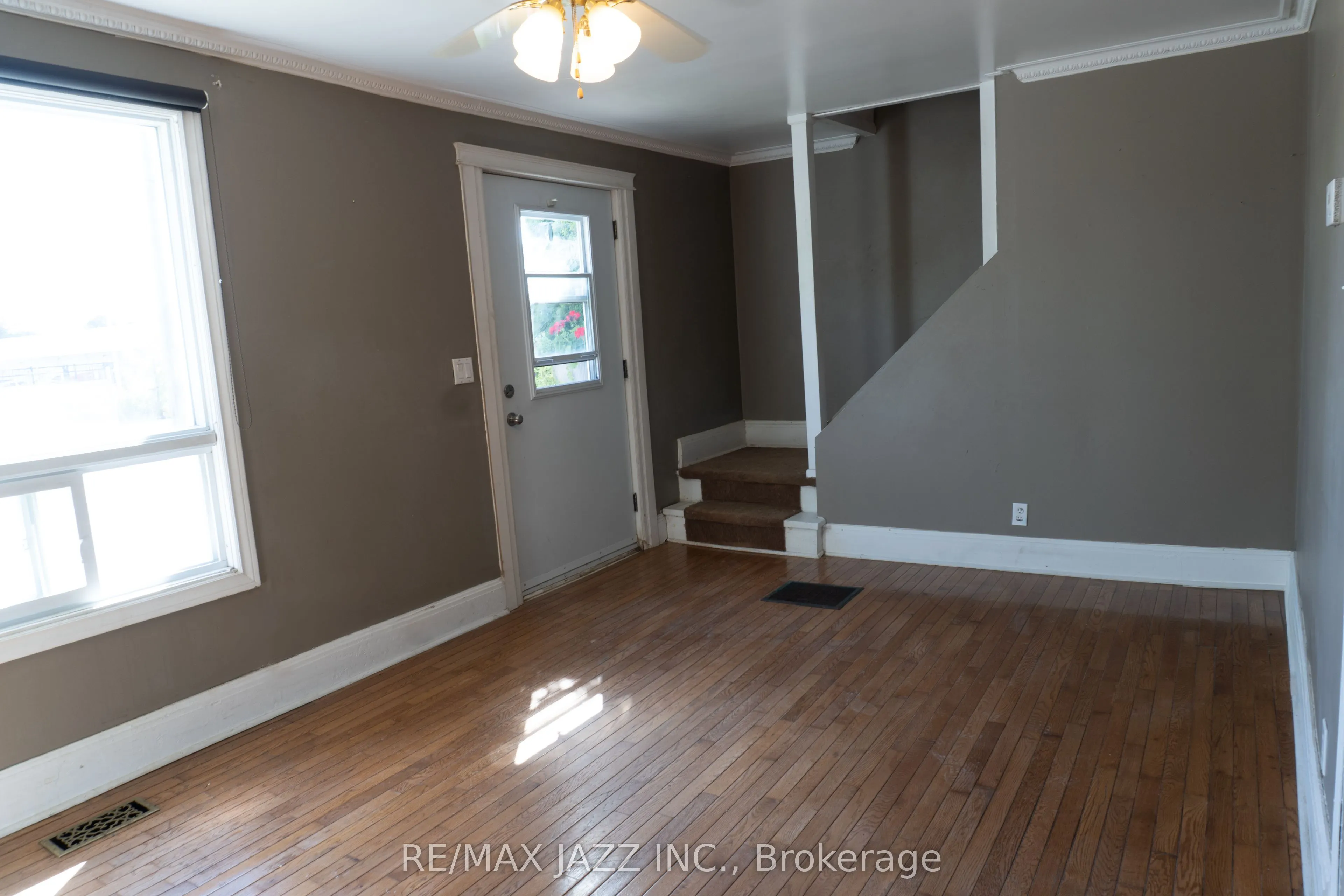 318 Ritson Road N