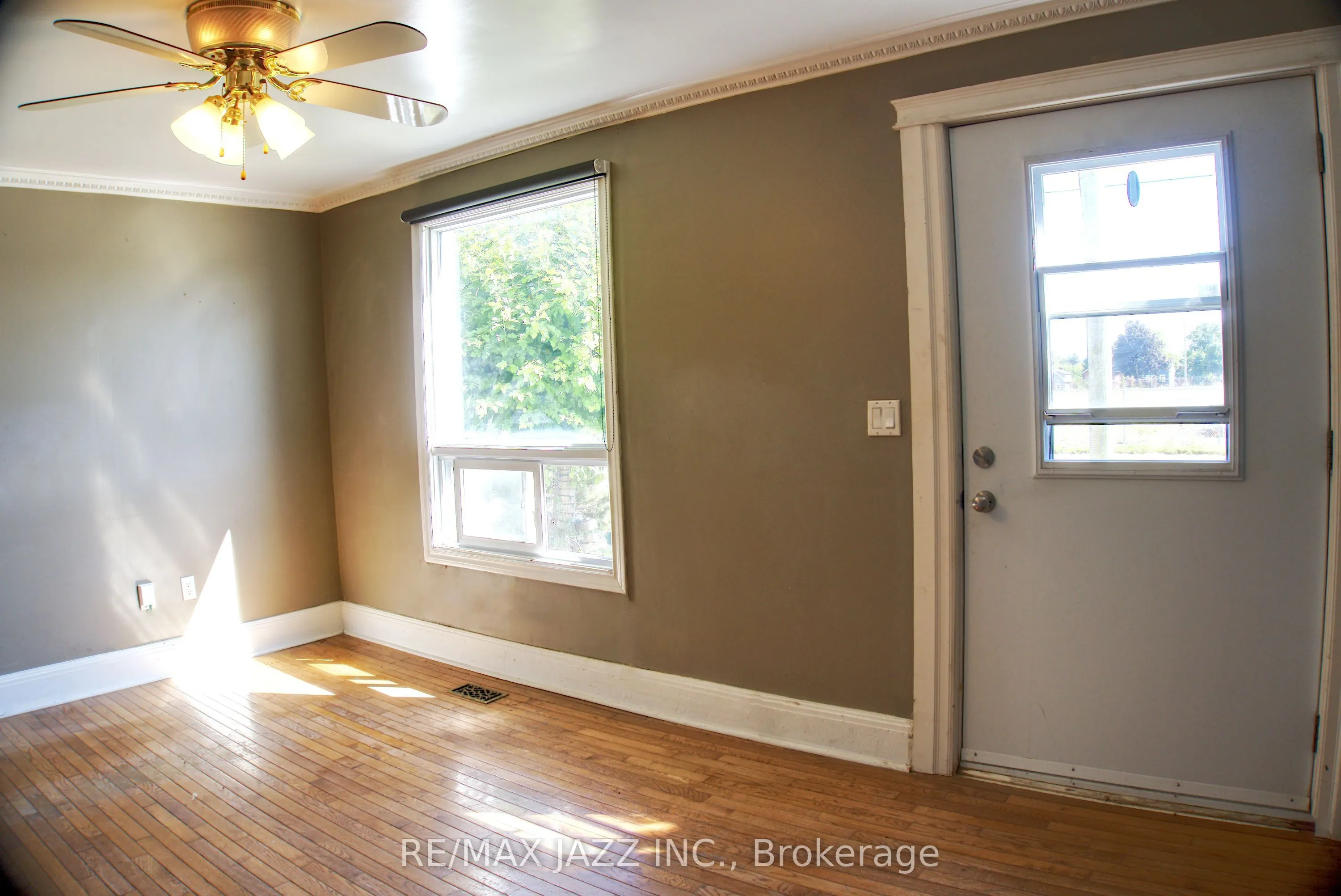 318 Ritson Road N