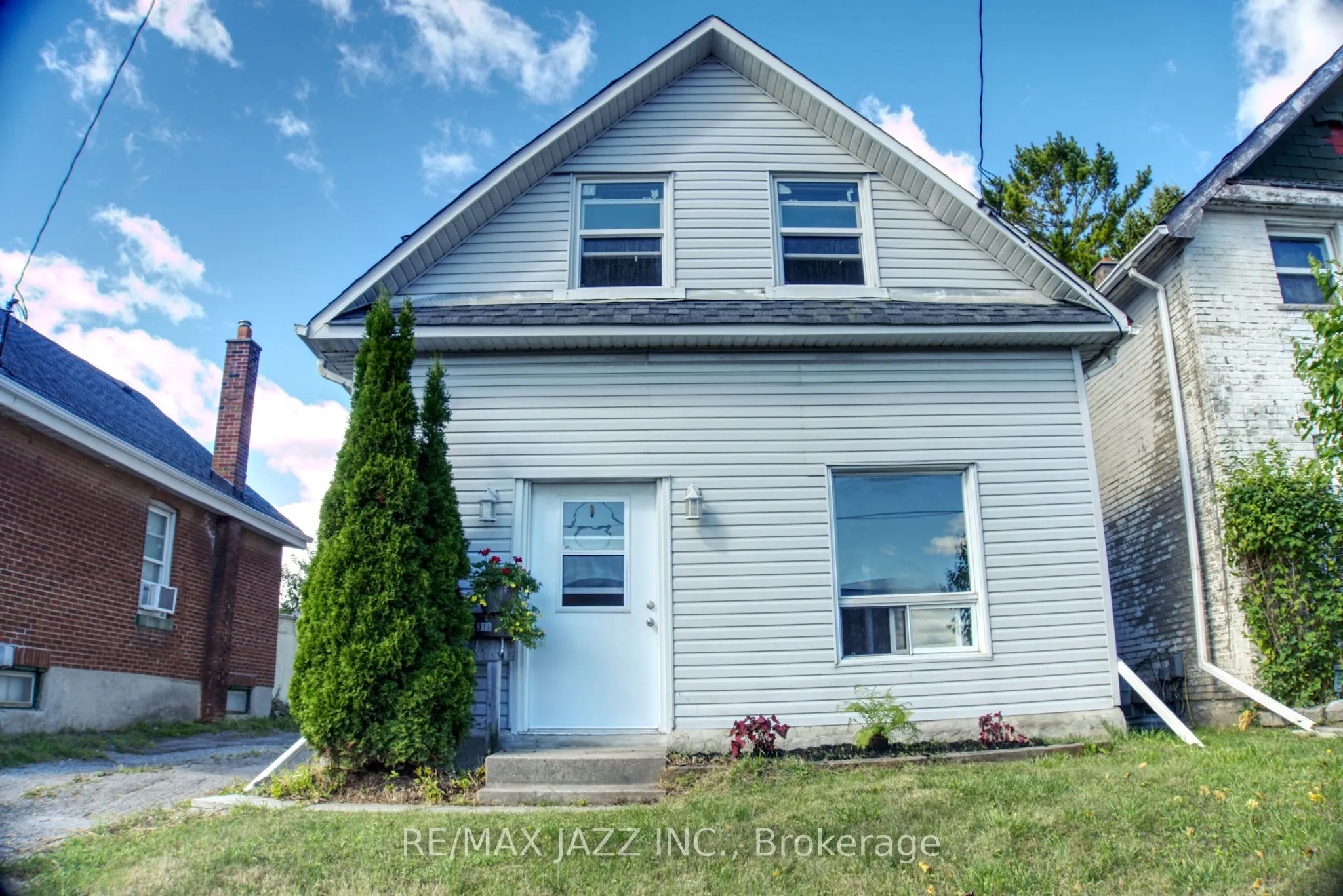 318 Ritson Road N