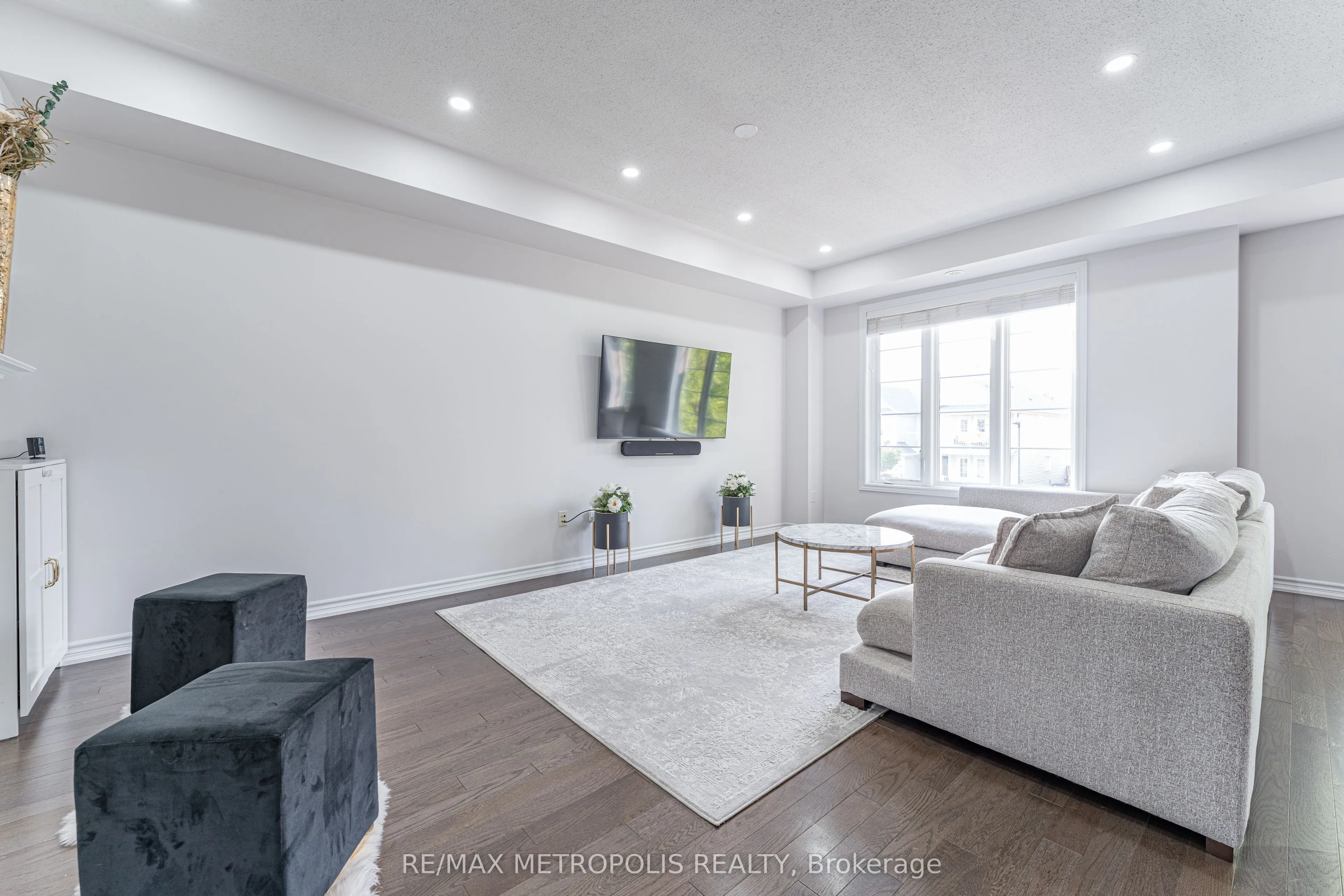 6 Cornerside Way
