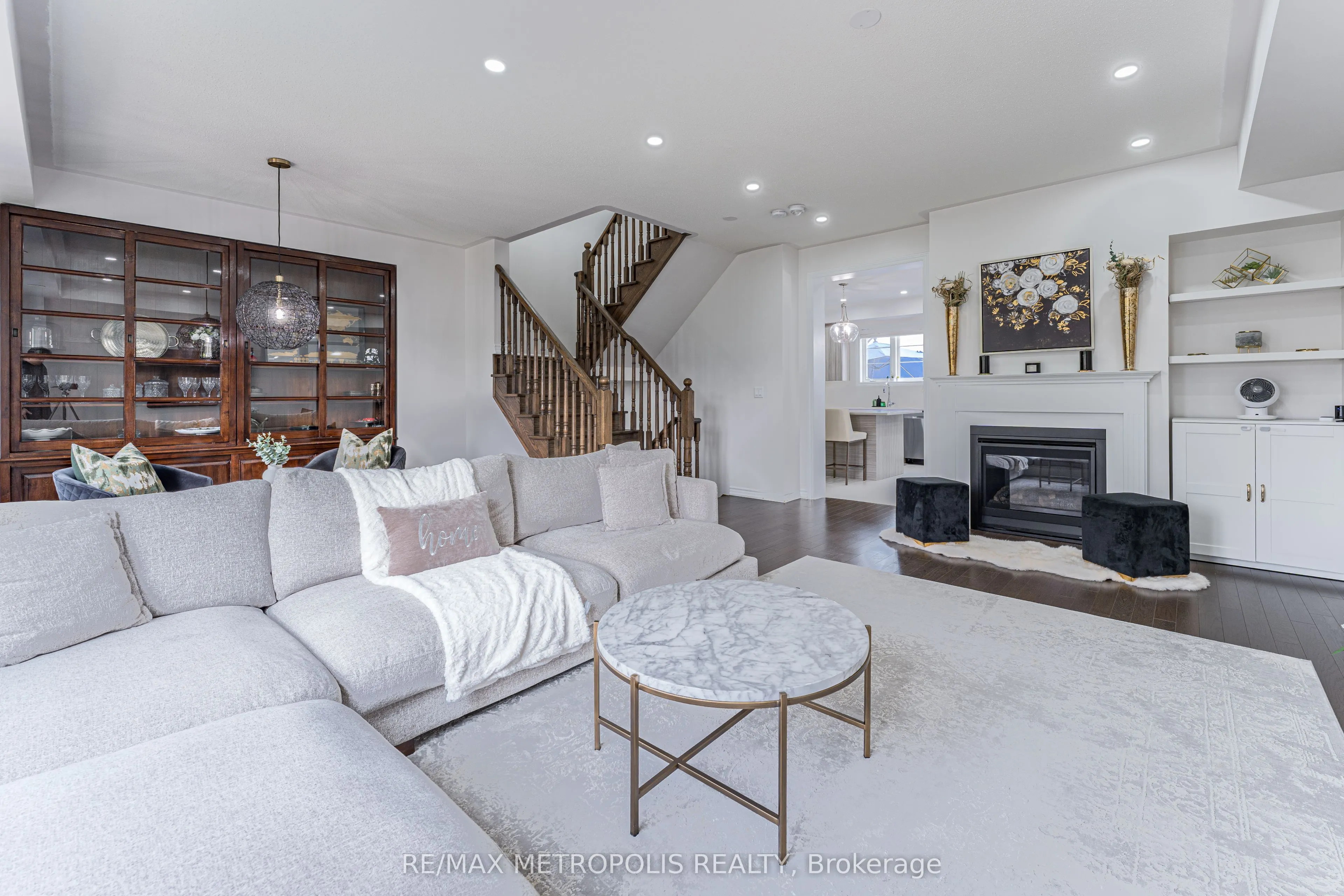 6 Cornerside Way
