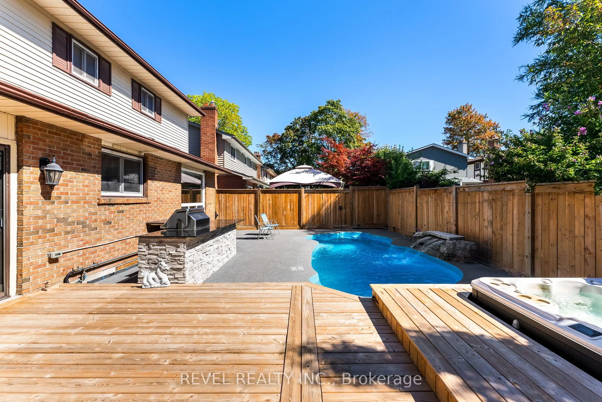 205 Ontario Street E