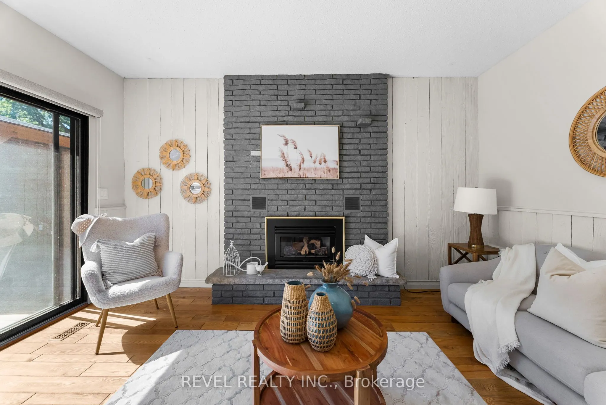 205 Ontario Street E
