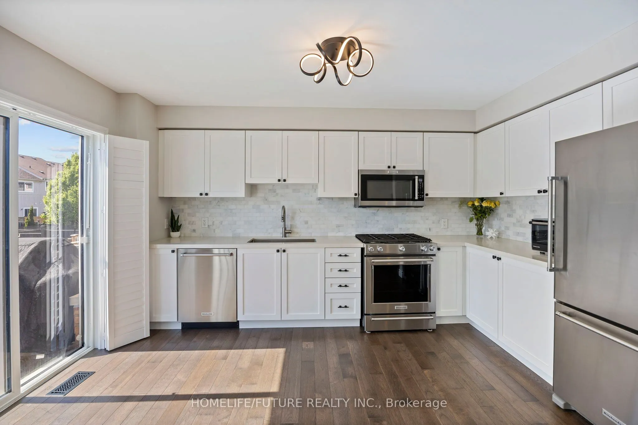 1392 Glaspell Crescent