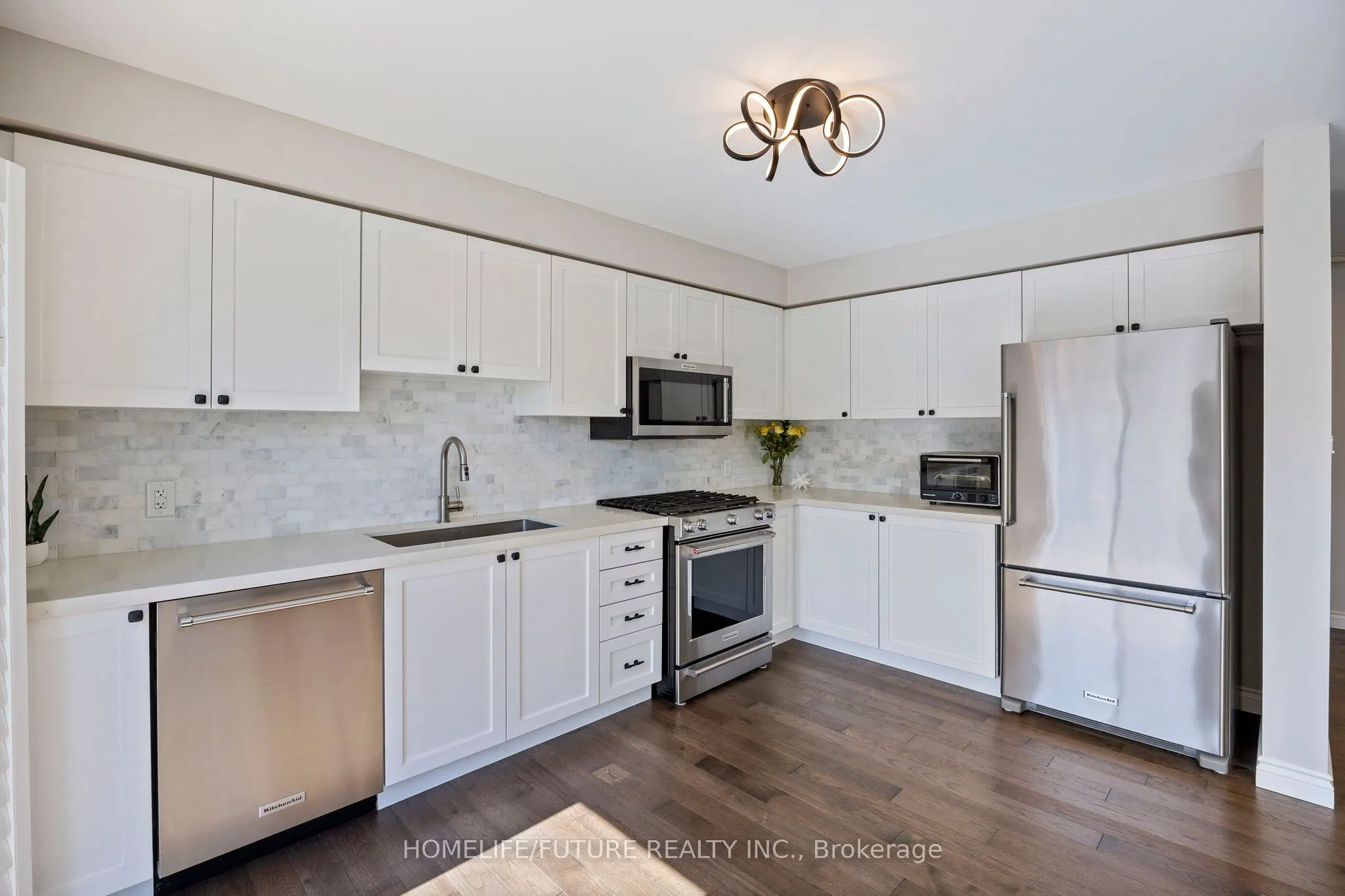 1392 Glaspell Crescent