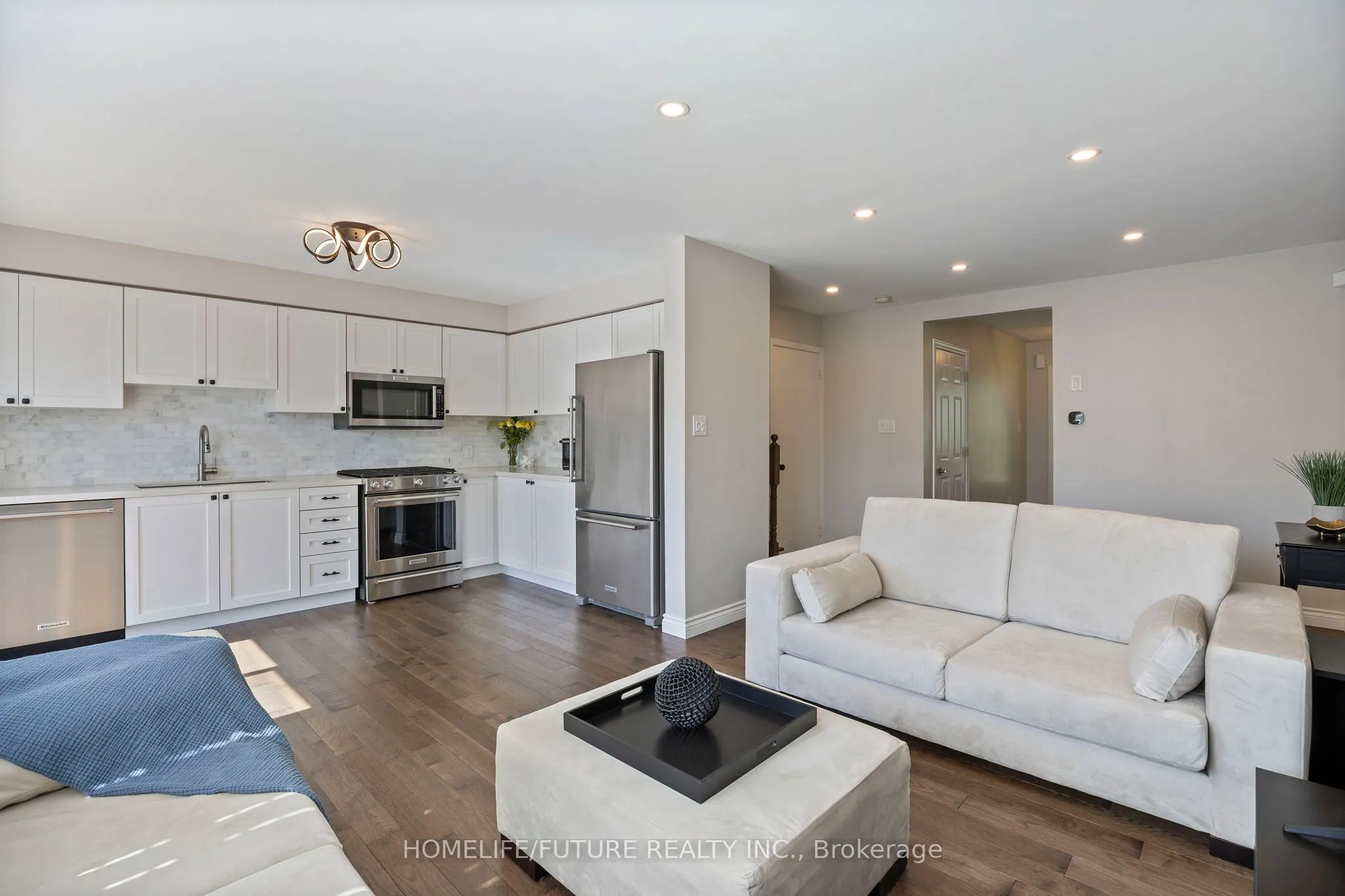 1392 Glaspell Crescent