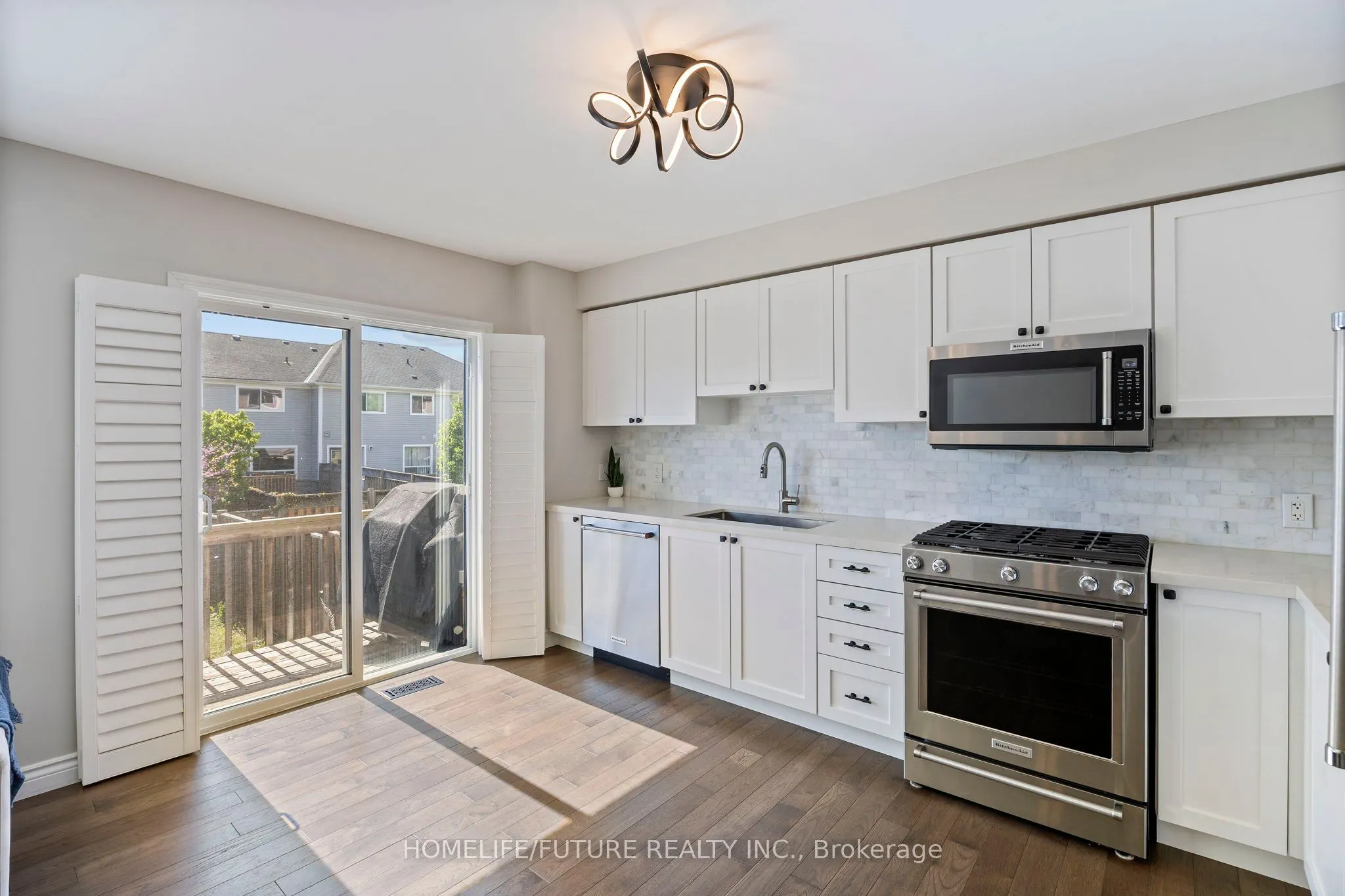 1392 Glaspell Crescent