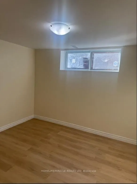 82 Eastville Ave (Bsmt) Avenue