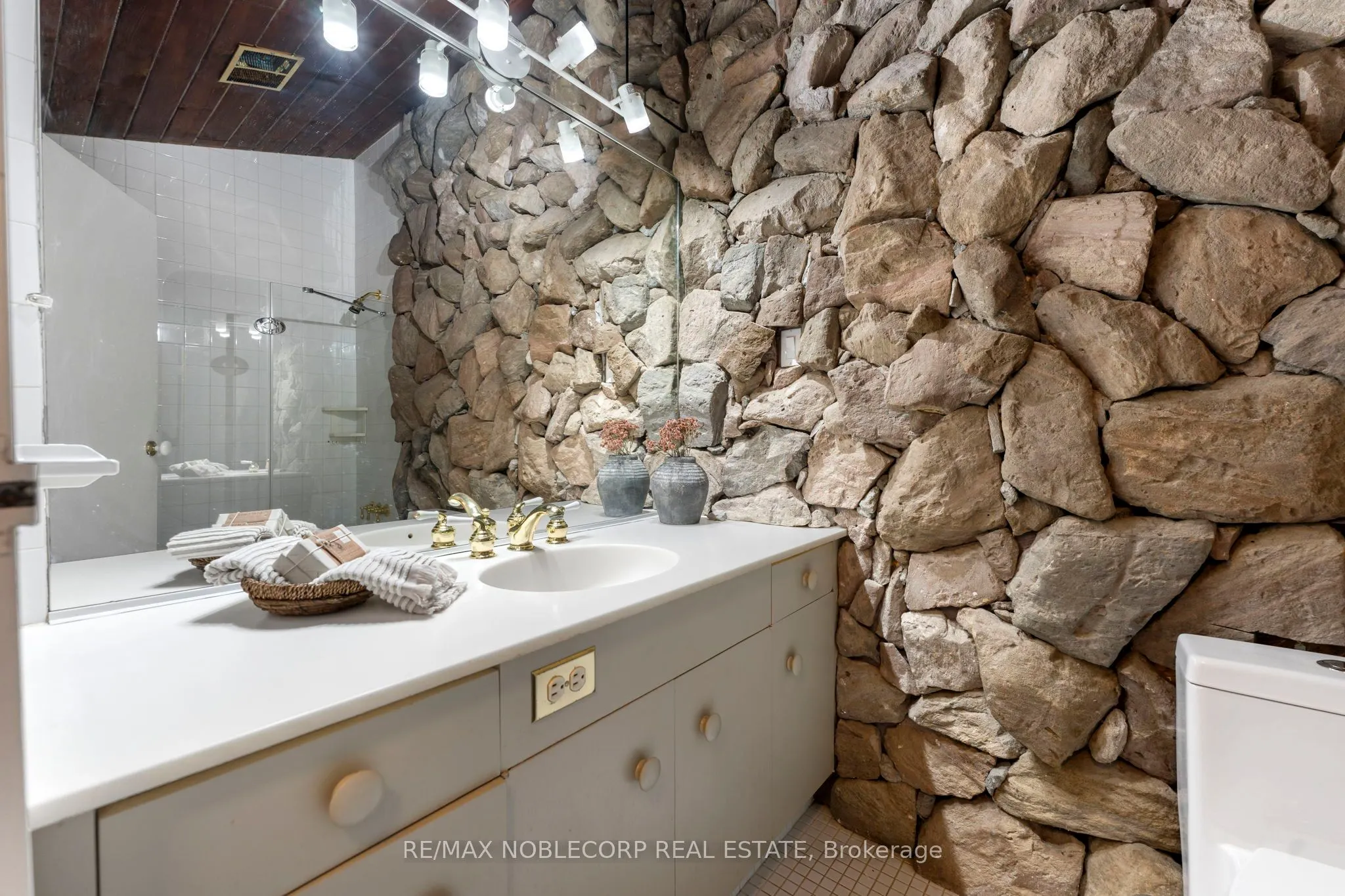 3435 Greenwood Road