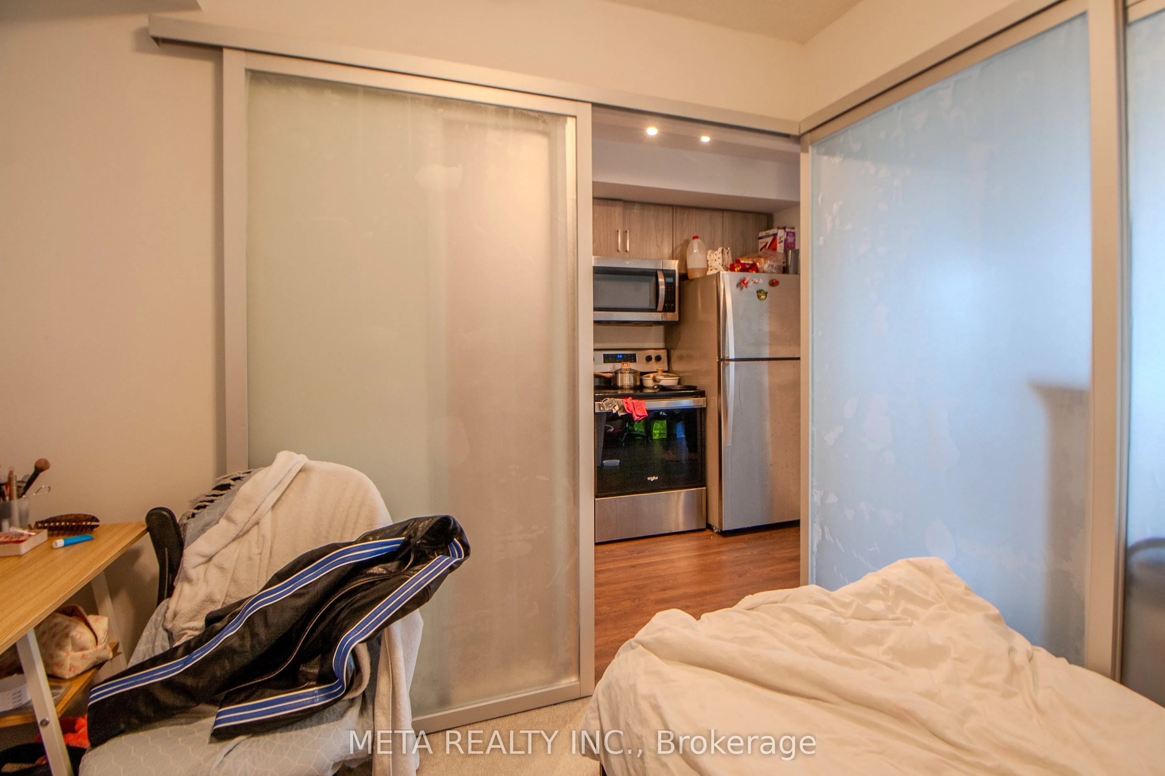 20 Meadowglen Place, #902