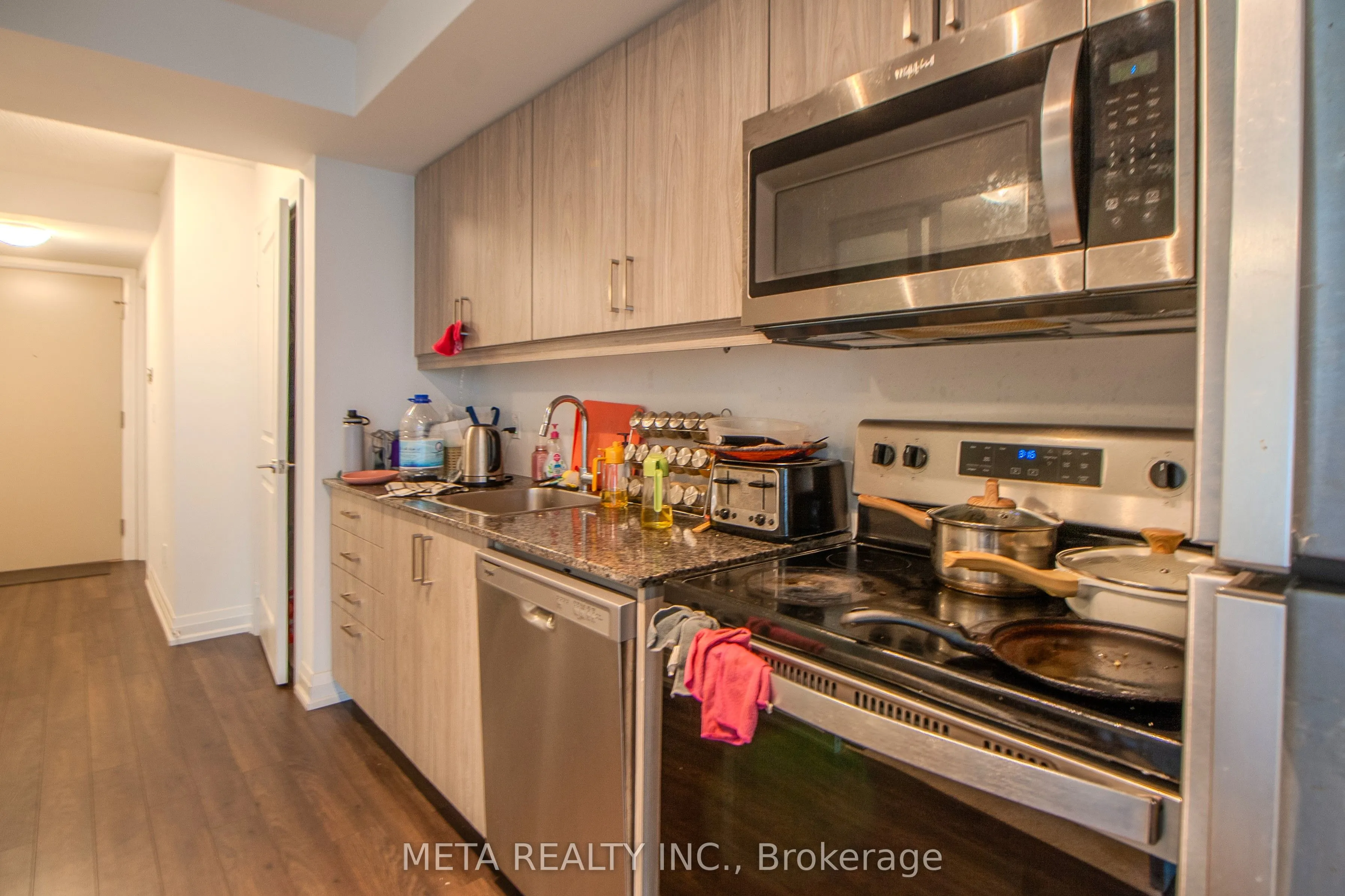 20 Meadowglen Place, #902