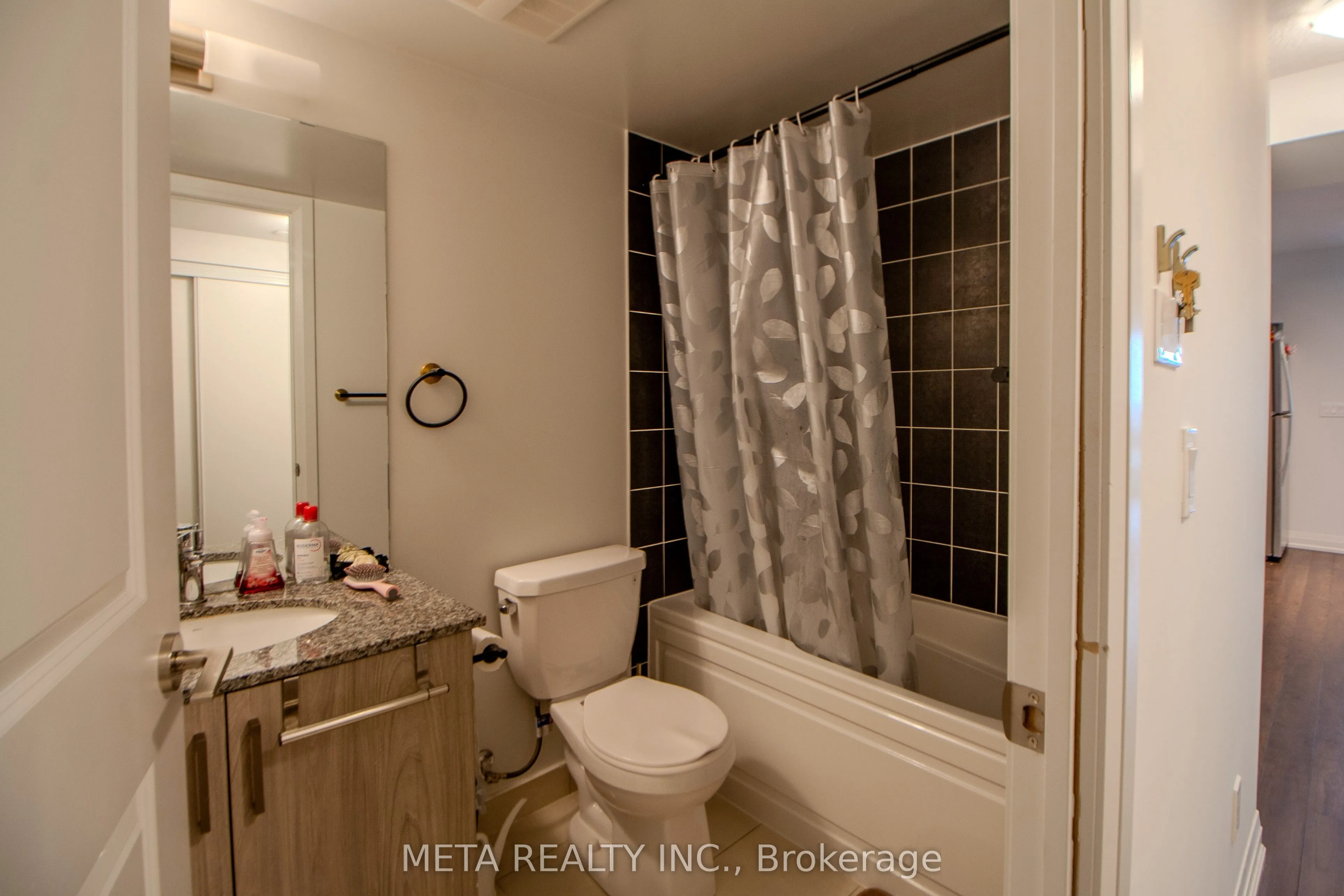 20 Meadowglen Place, #902