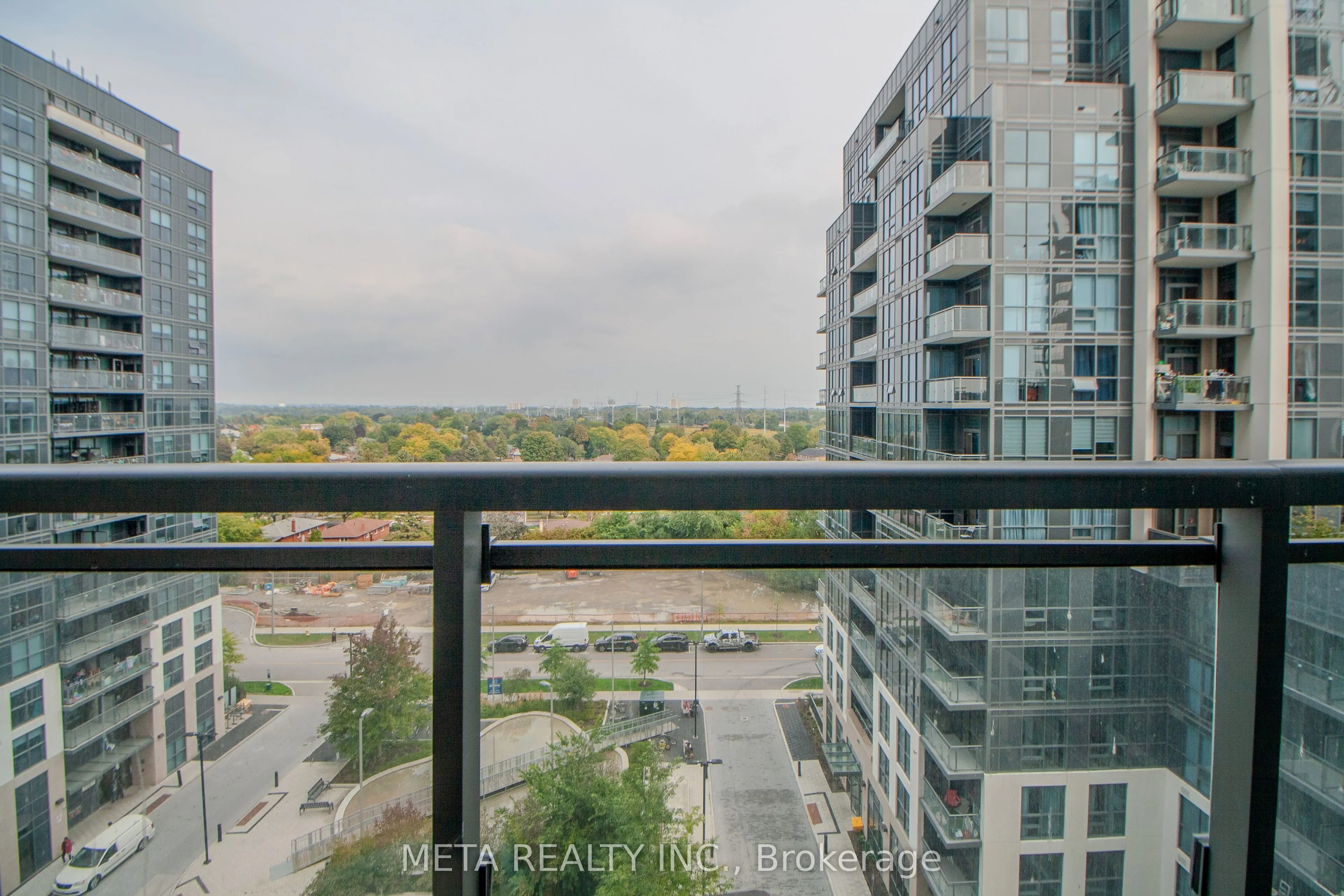 20 Meadowglen Place, #902