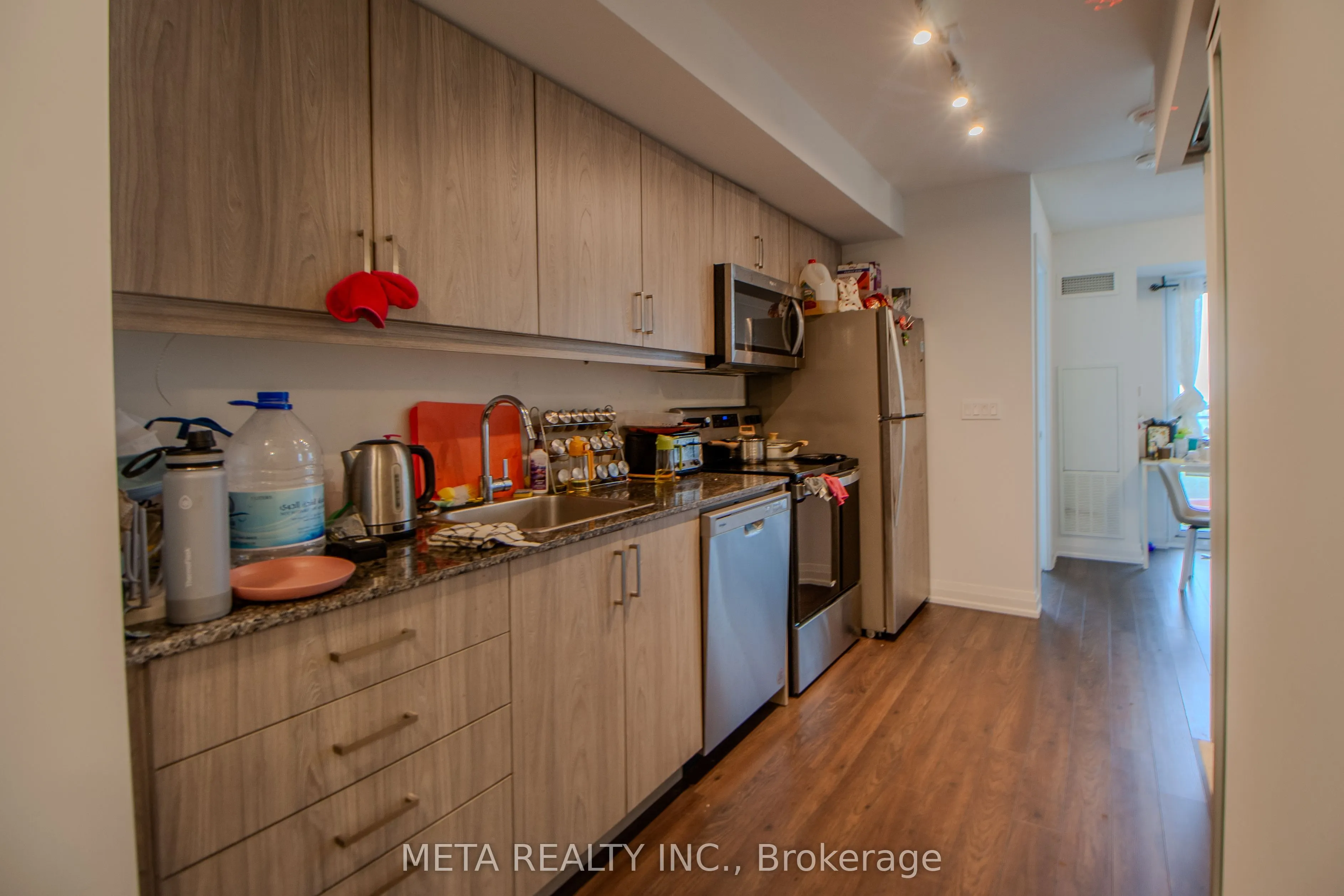 20 Meadowglen Place, #902