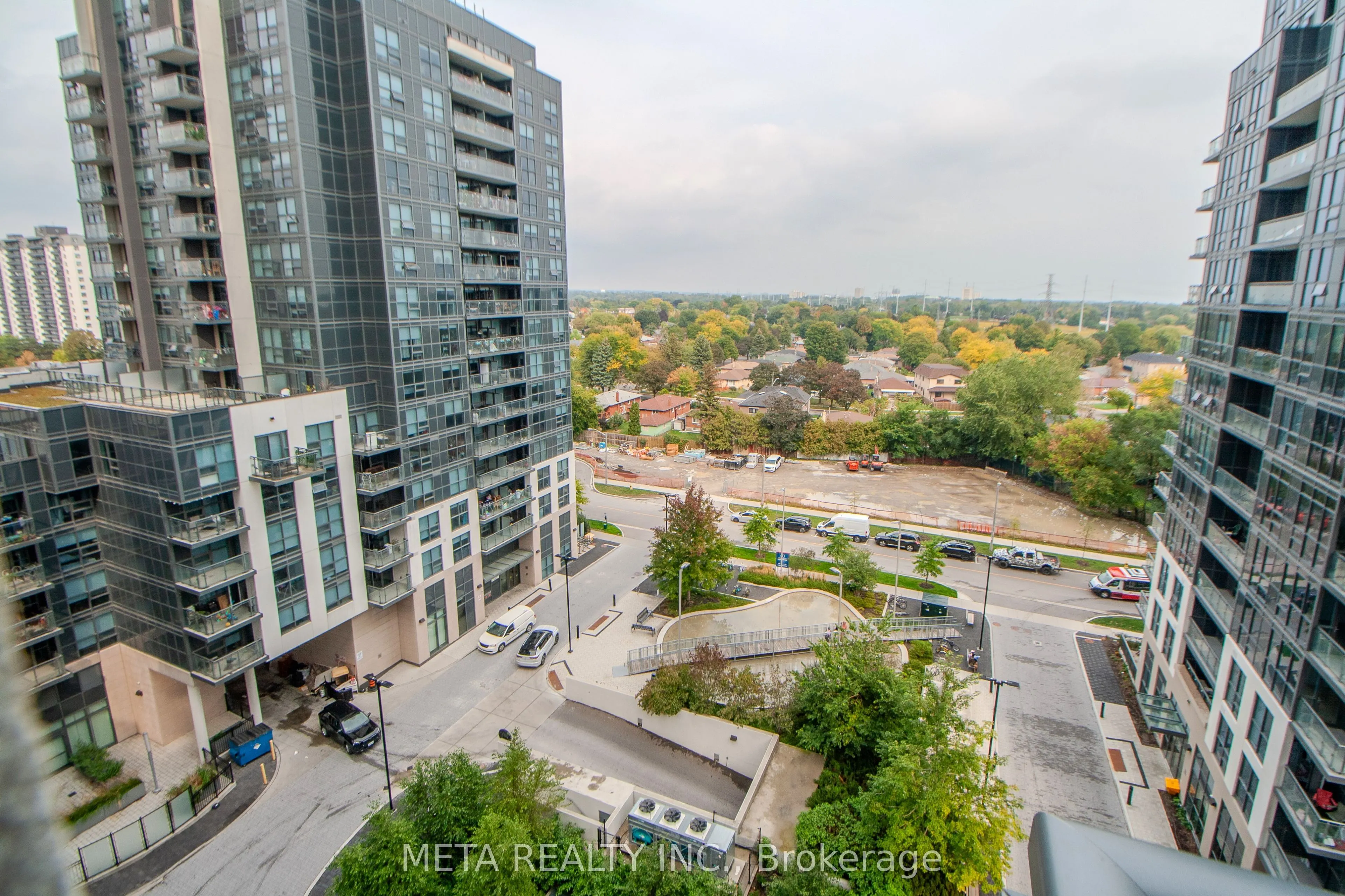 20 Meadowglen Place, #902