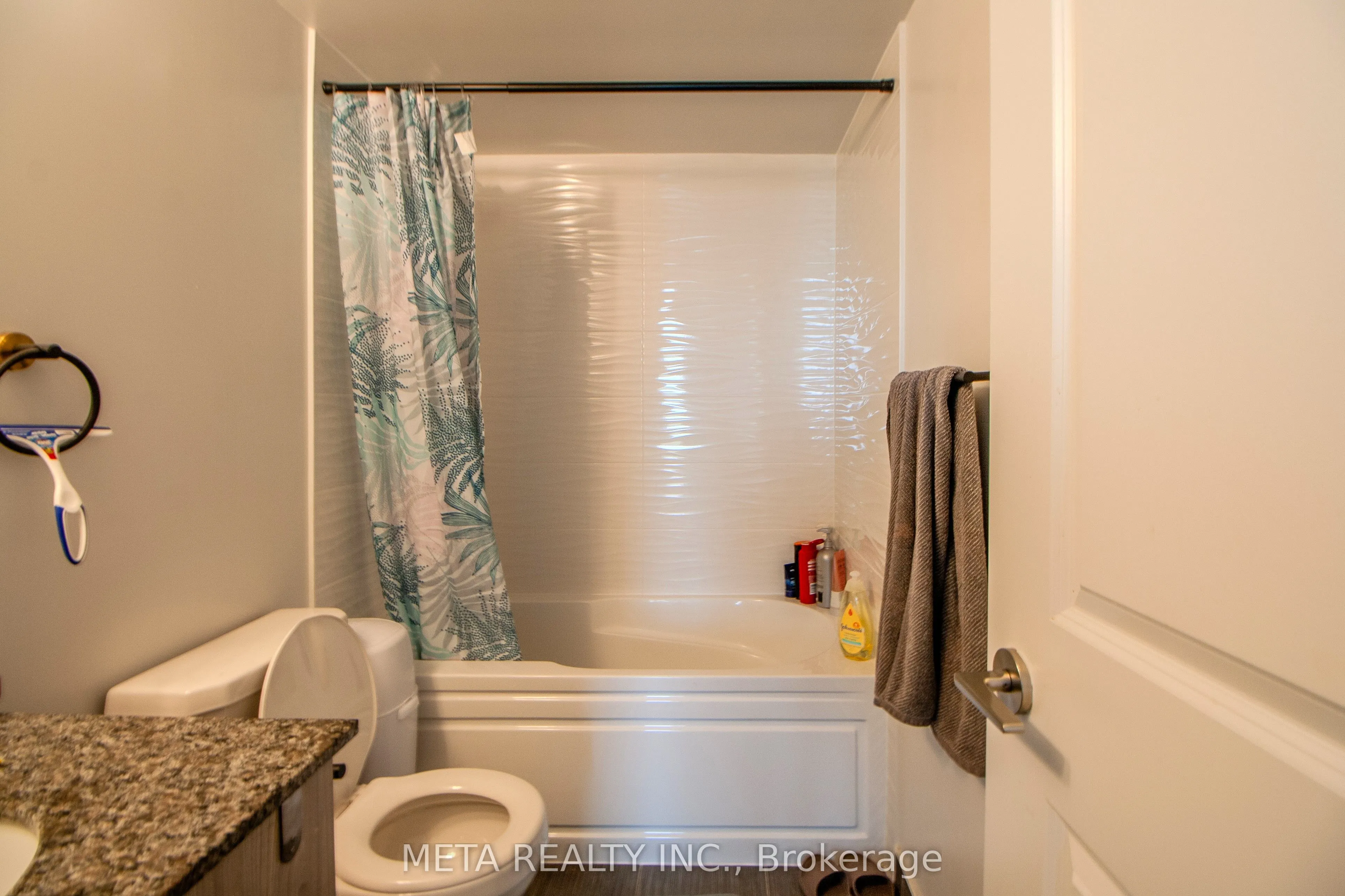 20 Meadowglen Place, #902