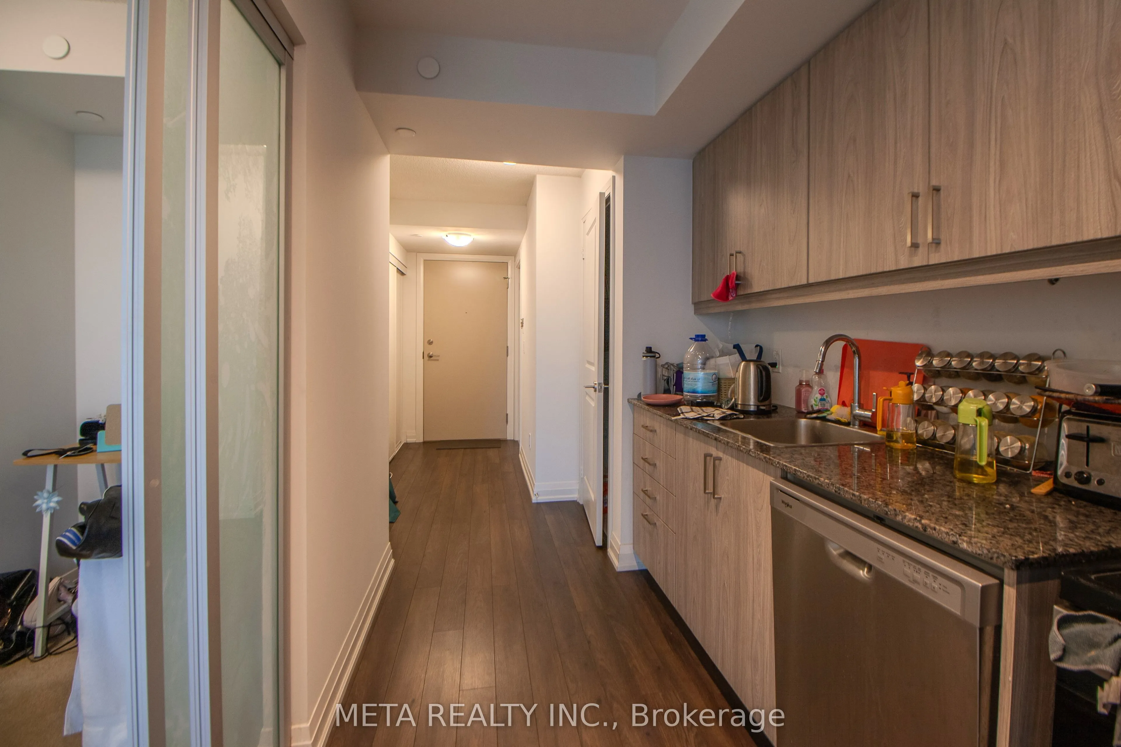 20 Meadowglen Place, #902