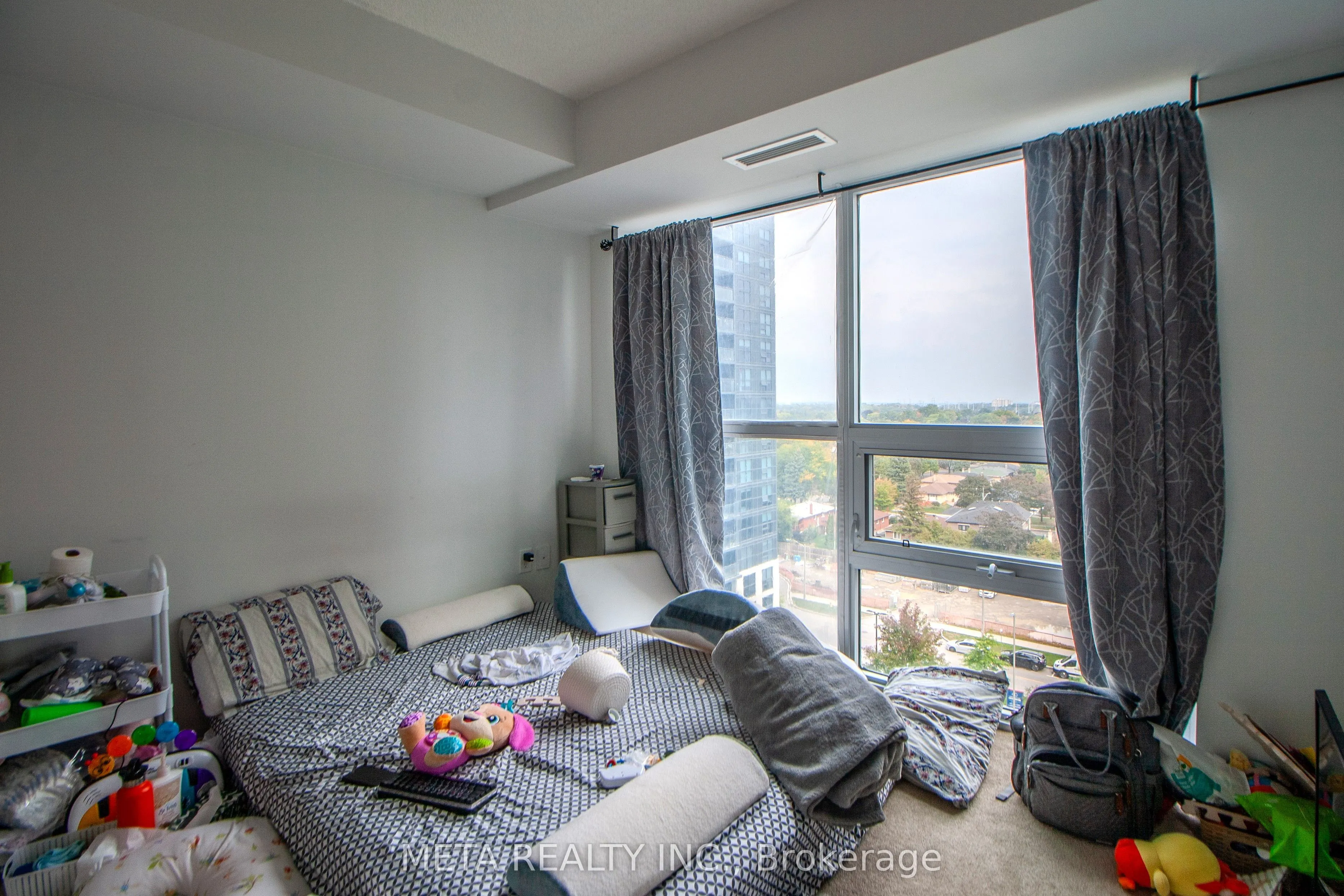 20 Meadowglen Place, #902