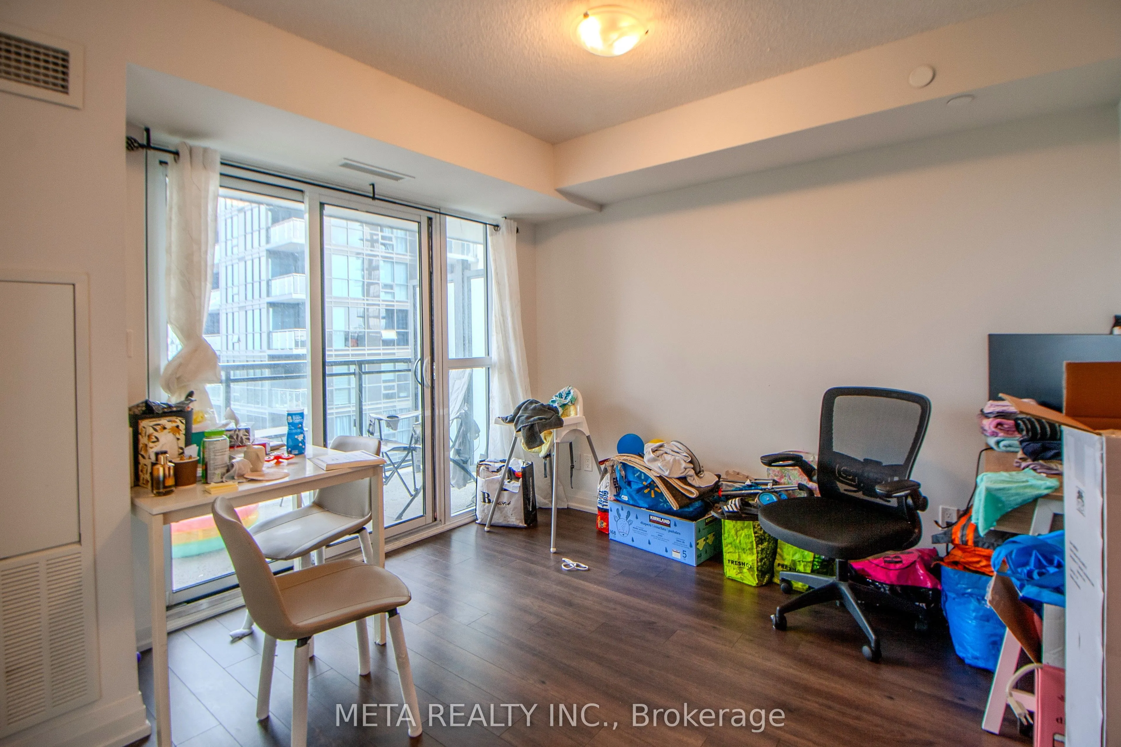 20 Meadowglen Place, #902