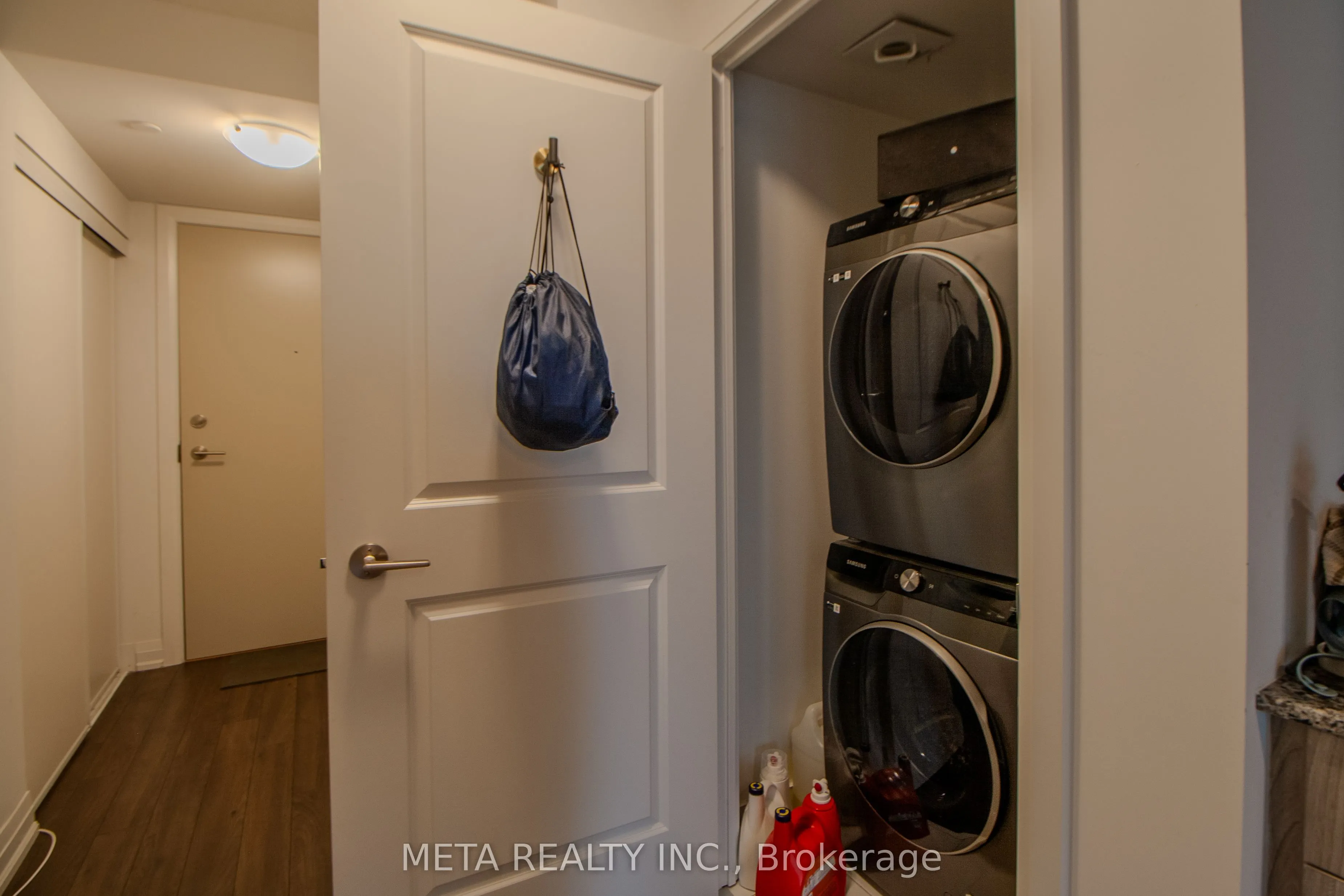 20 Meadowglen Place, #902