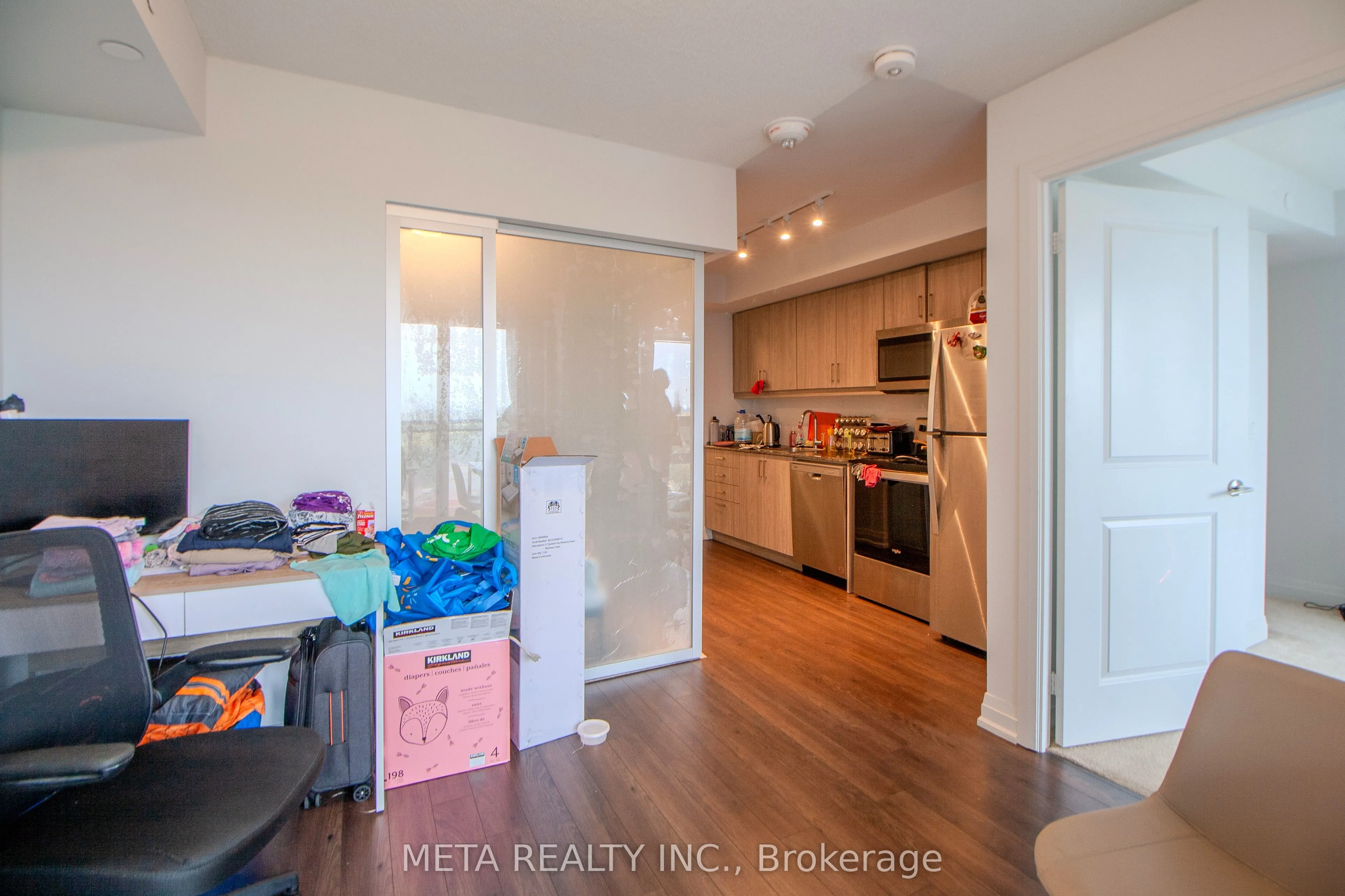20 Meadowglen Place, #902